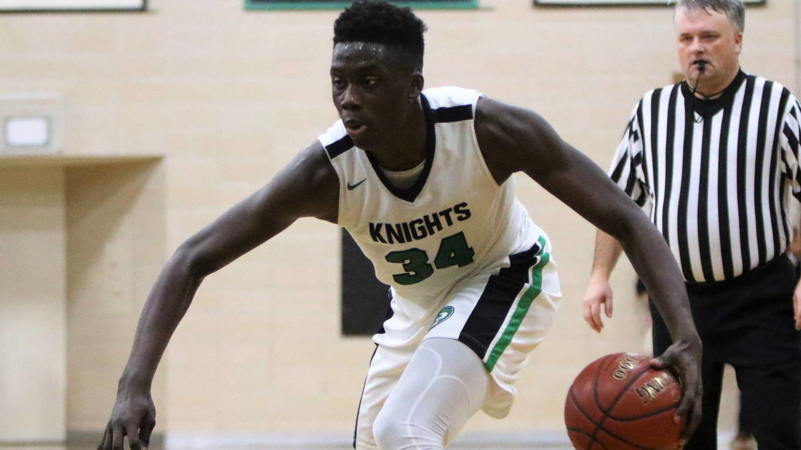 Alex Antetokounmpo, Giannis' younger brother, to play for UCAM Murcia in Spain