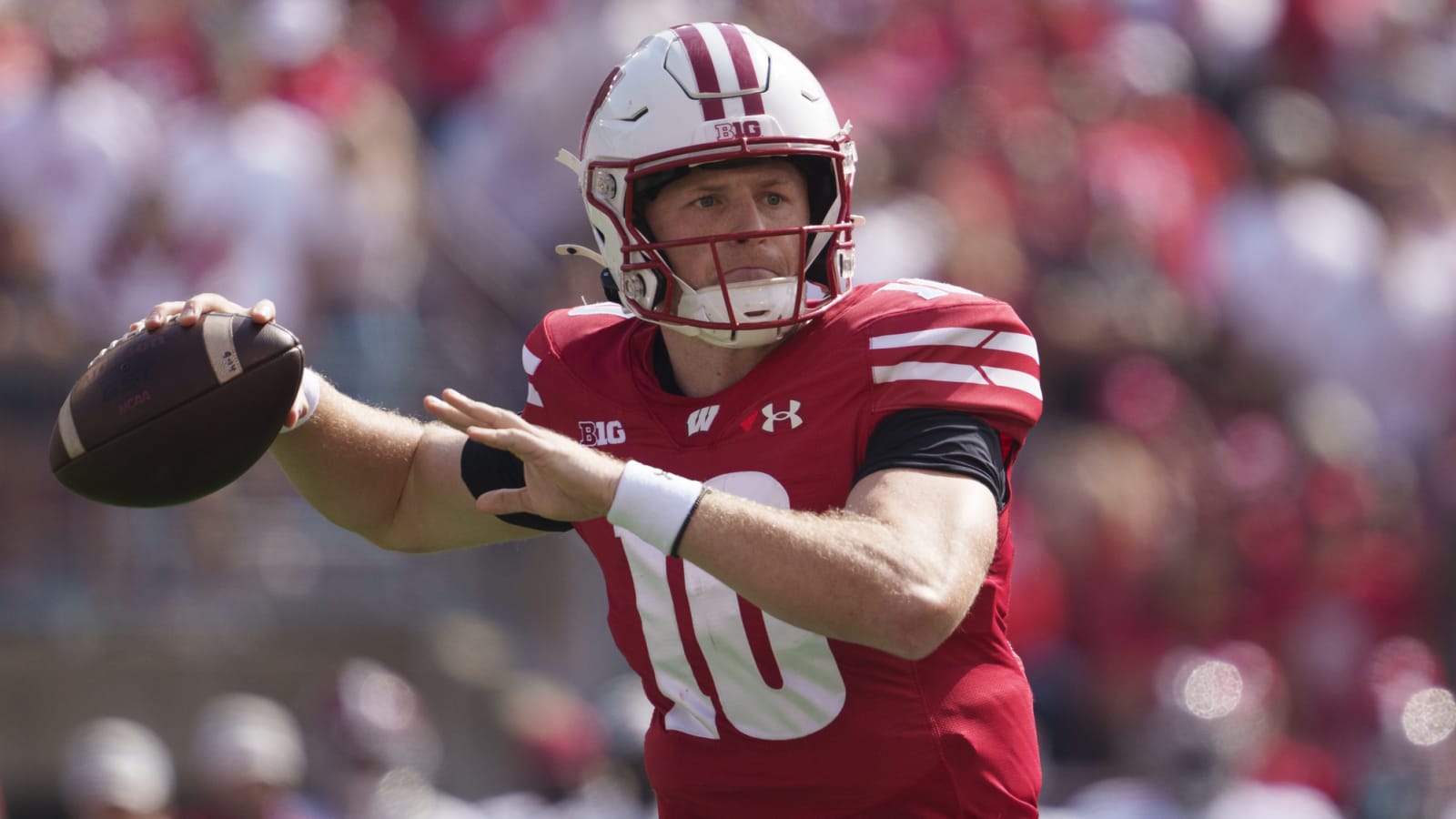 Wisconsin QB on crutches after exiting game with injury