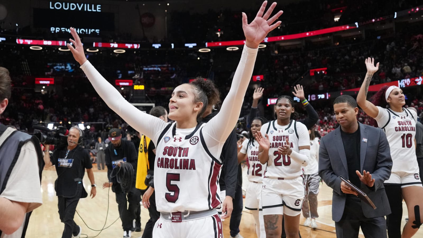 South Carolina still unstoppable, Iowa survives UConn