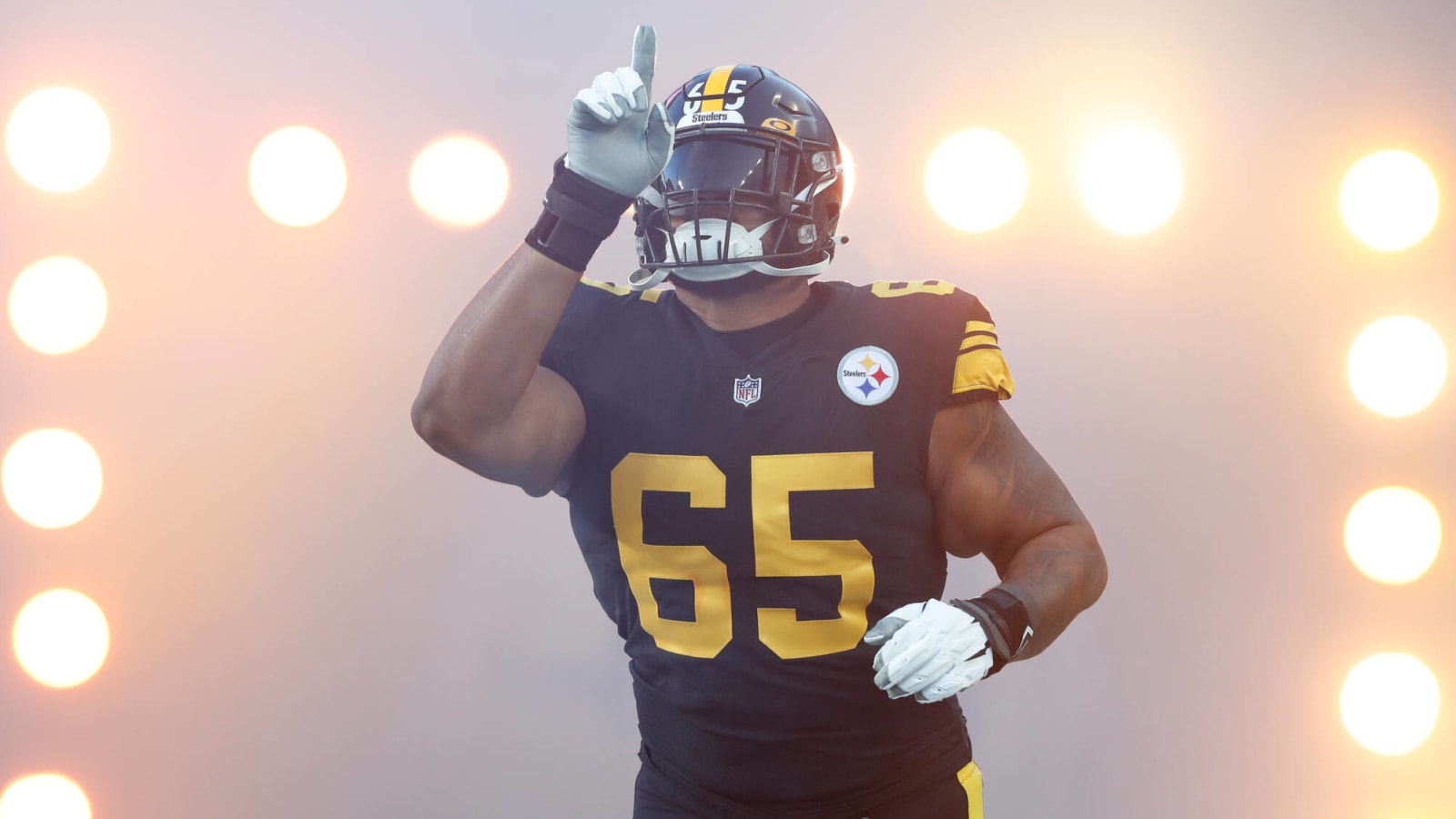 Steelers&#39; Dan Moore Jr. Admits He Still Isn&#39;t Comfortable Playing Right Tackle