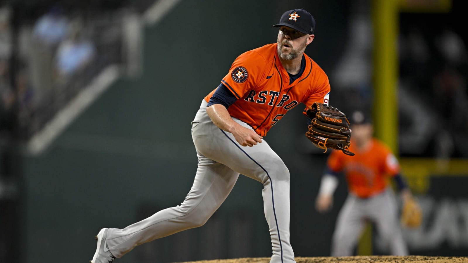 Astros lose critical veteran reliever to back strain