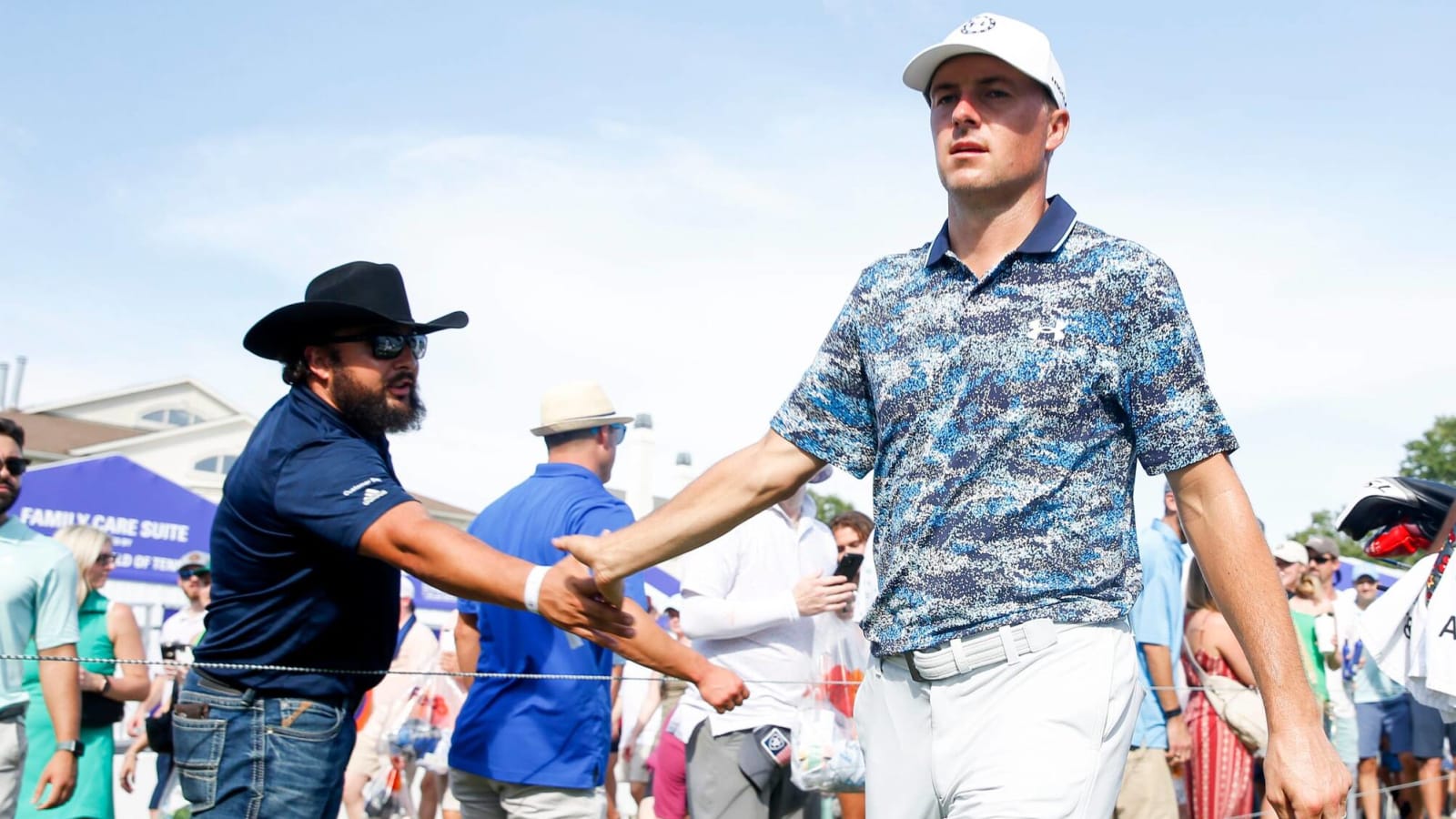 Jordan Spieth gives fan half of his sandwich during FedEx St. Jude Championship