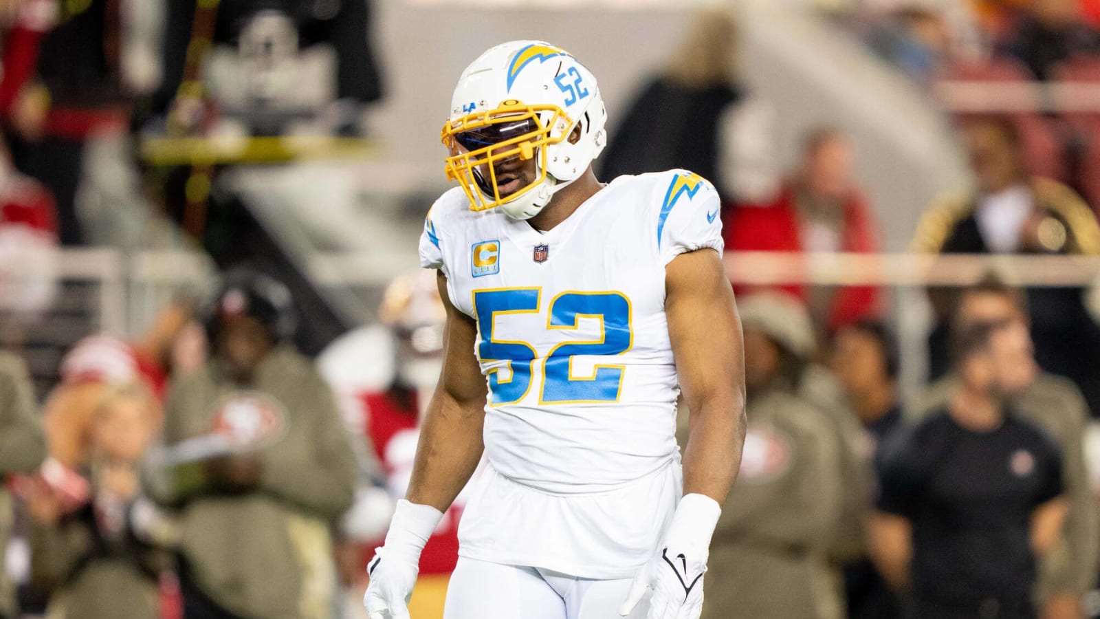 Chargers agree to restructure with eight-time Pro Bowl DE