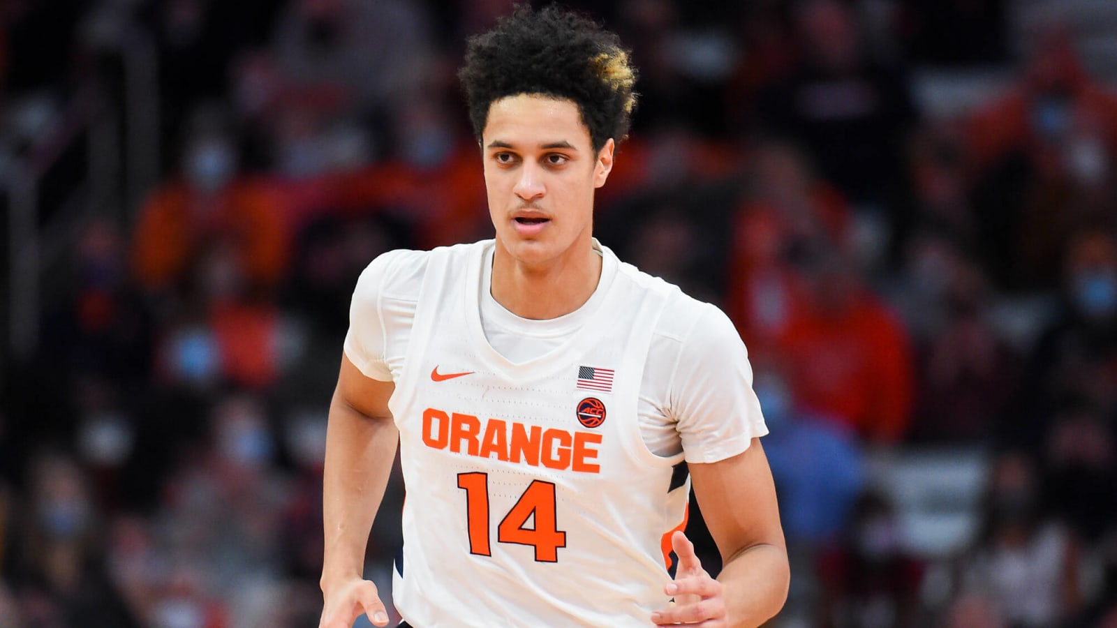Syracuse C Jesse Edwards out rest of season with fractured wrist
