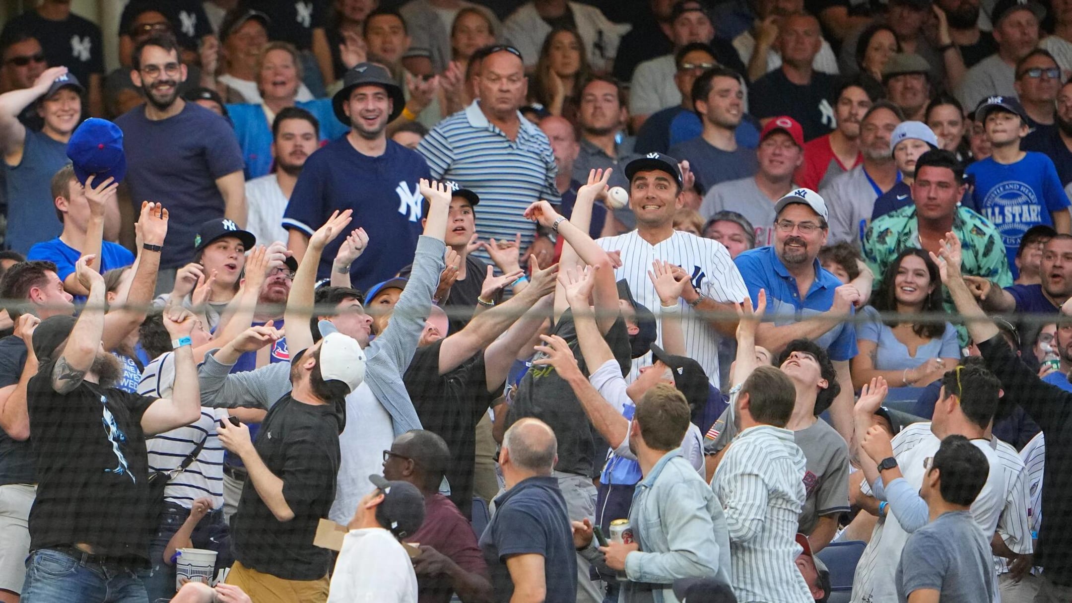 Video of Yankees fans cheering on little girl flipping bottle goes viral