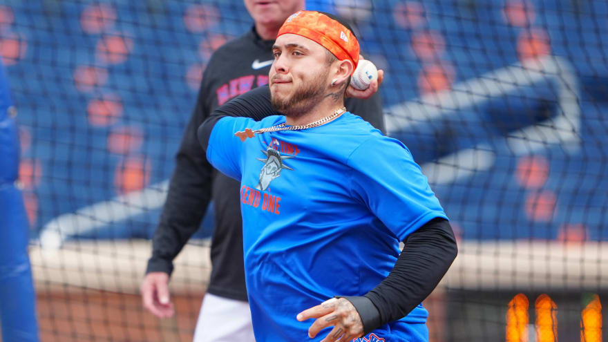 Mets star catcher is making progress toward returning from surgery.