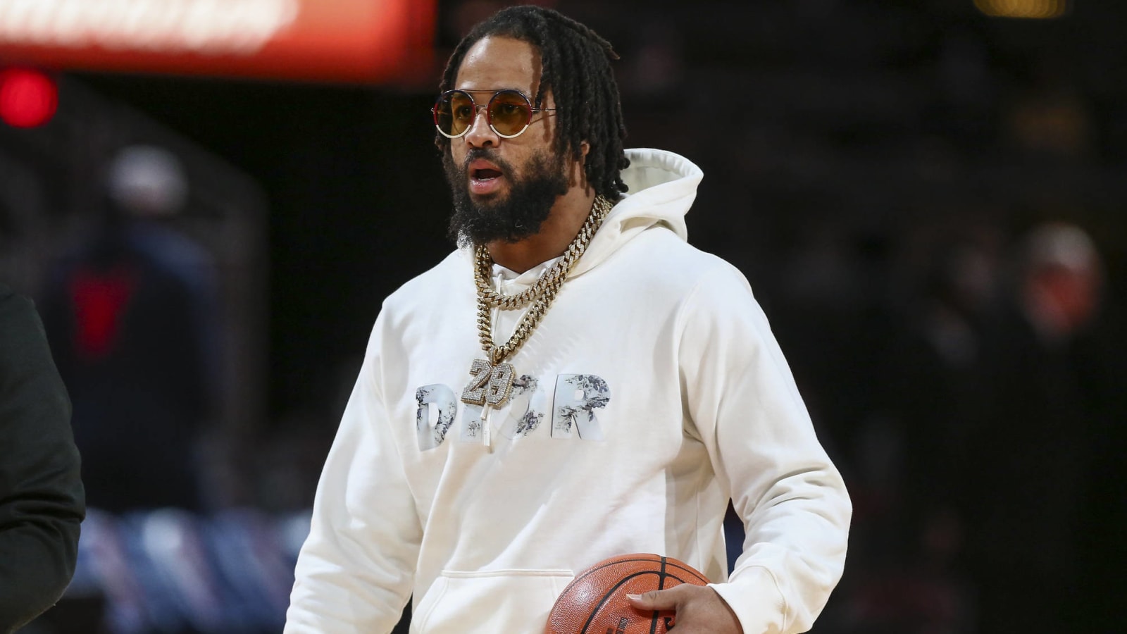 Earl Thomas gifted with birthday diamond chain from wife after intense dispute