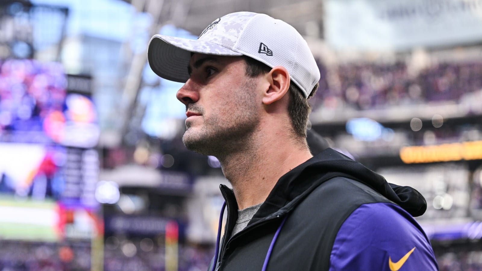 Vikings sign former Giants starting QB to active roster