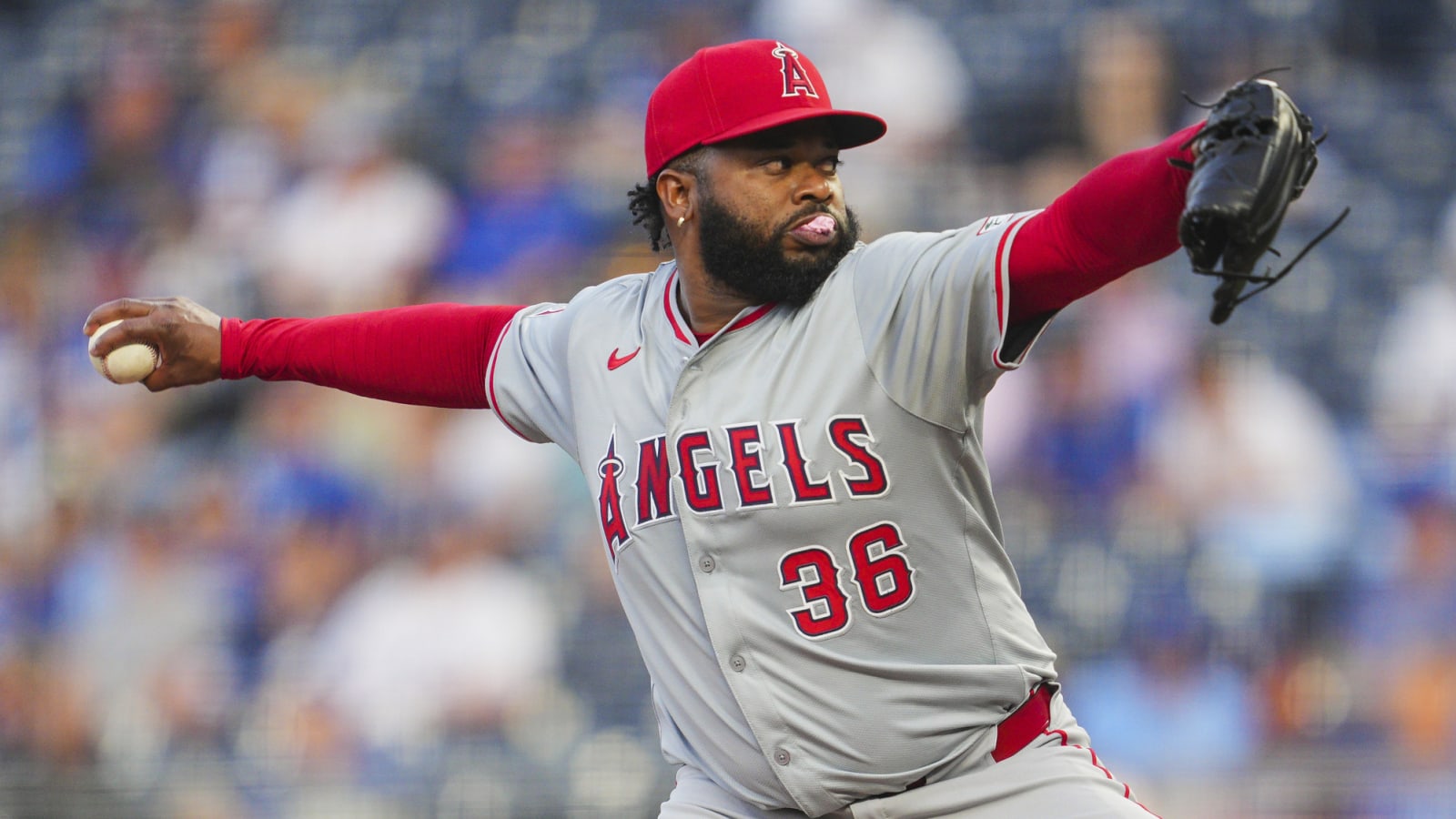 Johnny Cueto elects free agency