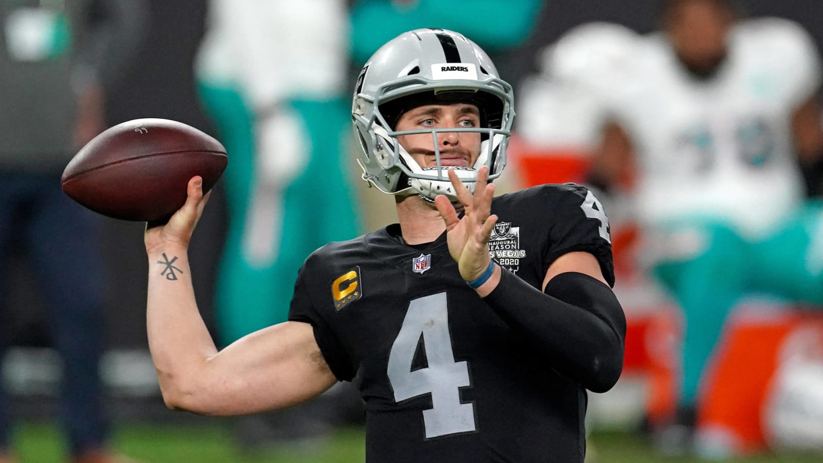 Carr has specific plan to recruit Packers' Adams to Raiders