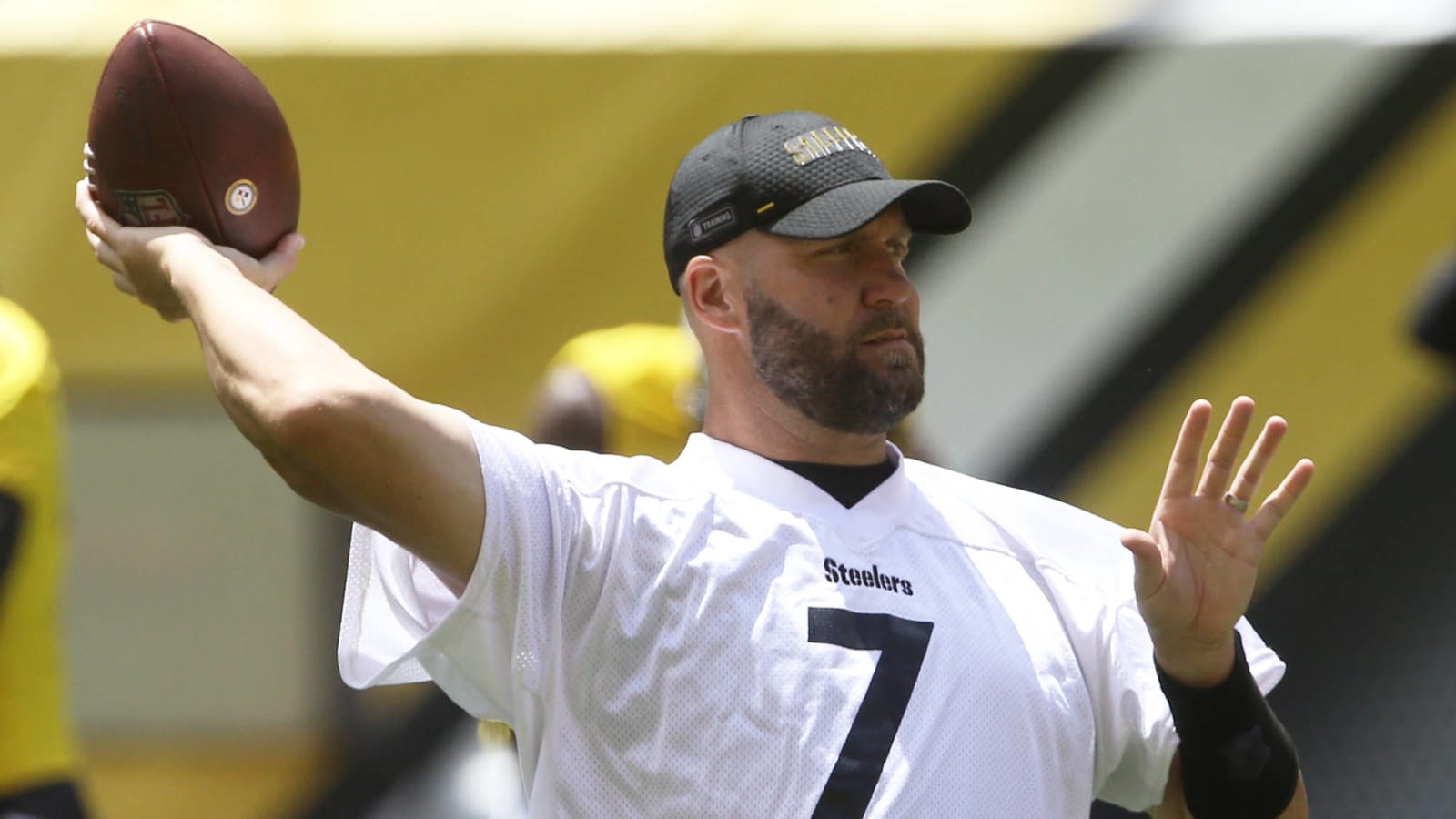 Ben Roethlisberger shows up for Steelers camp after diet talks