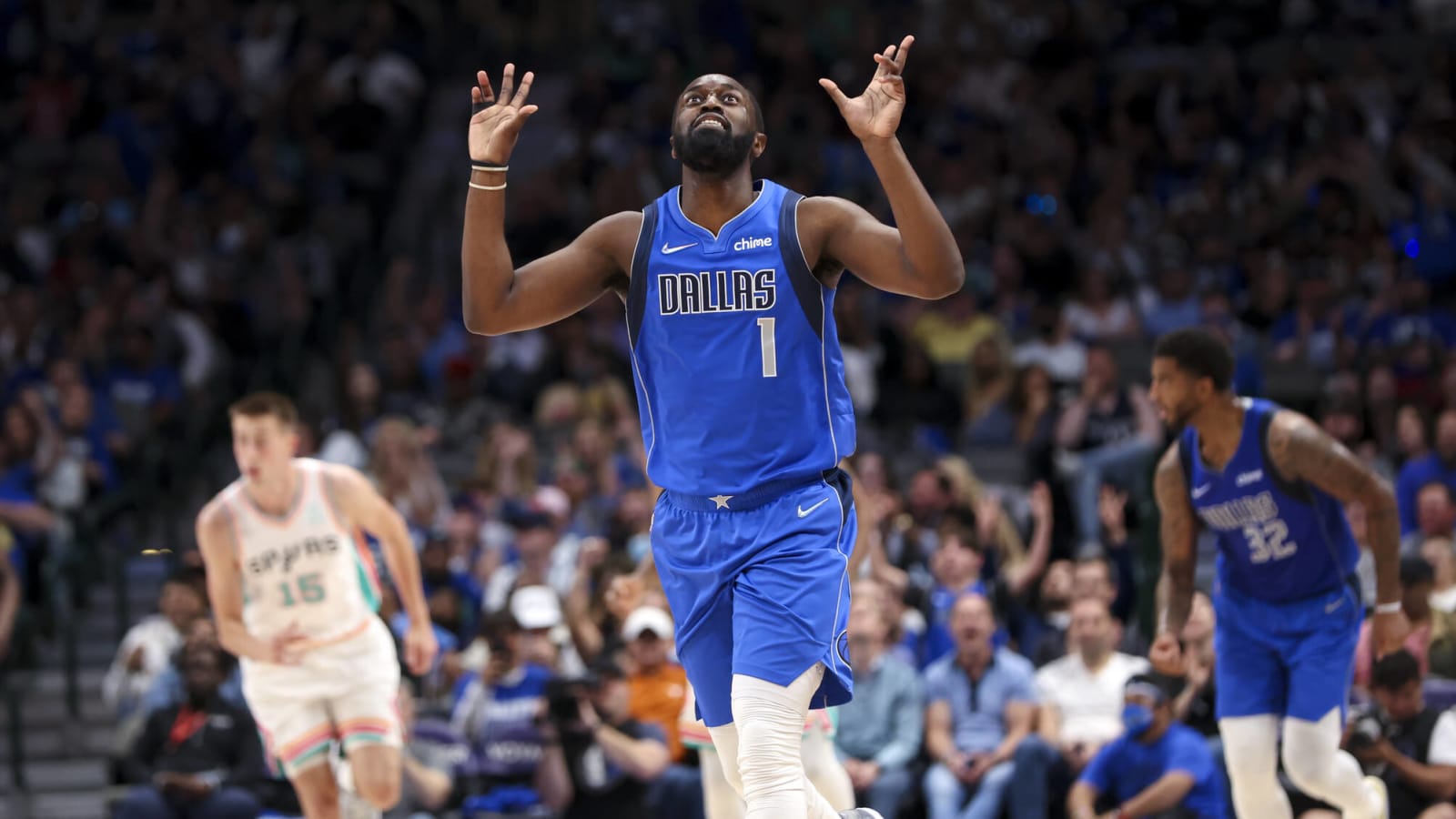 Theo Pinson to re-sign with Mavericks on one-year deal