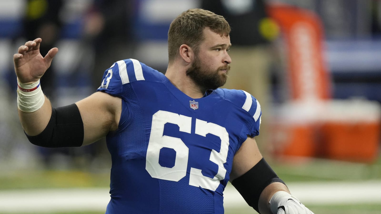Colts center out for season with broken ankle