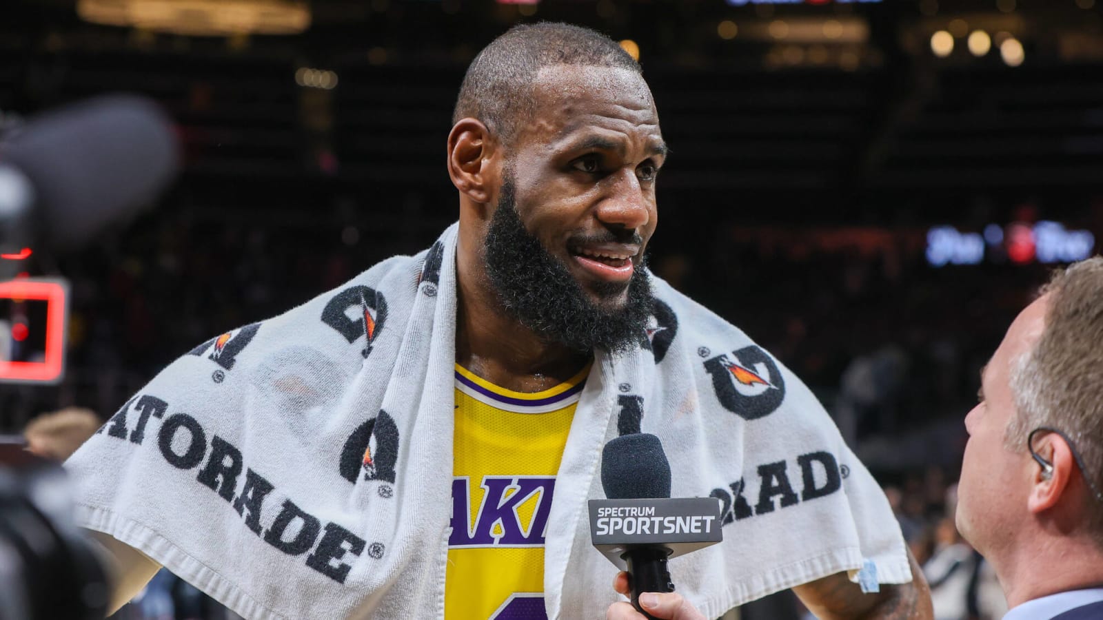 LA Lakers Rumors: NBA insider proposes LeBron James to Chicago