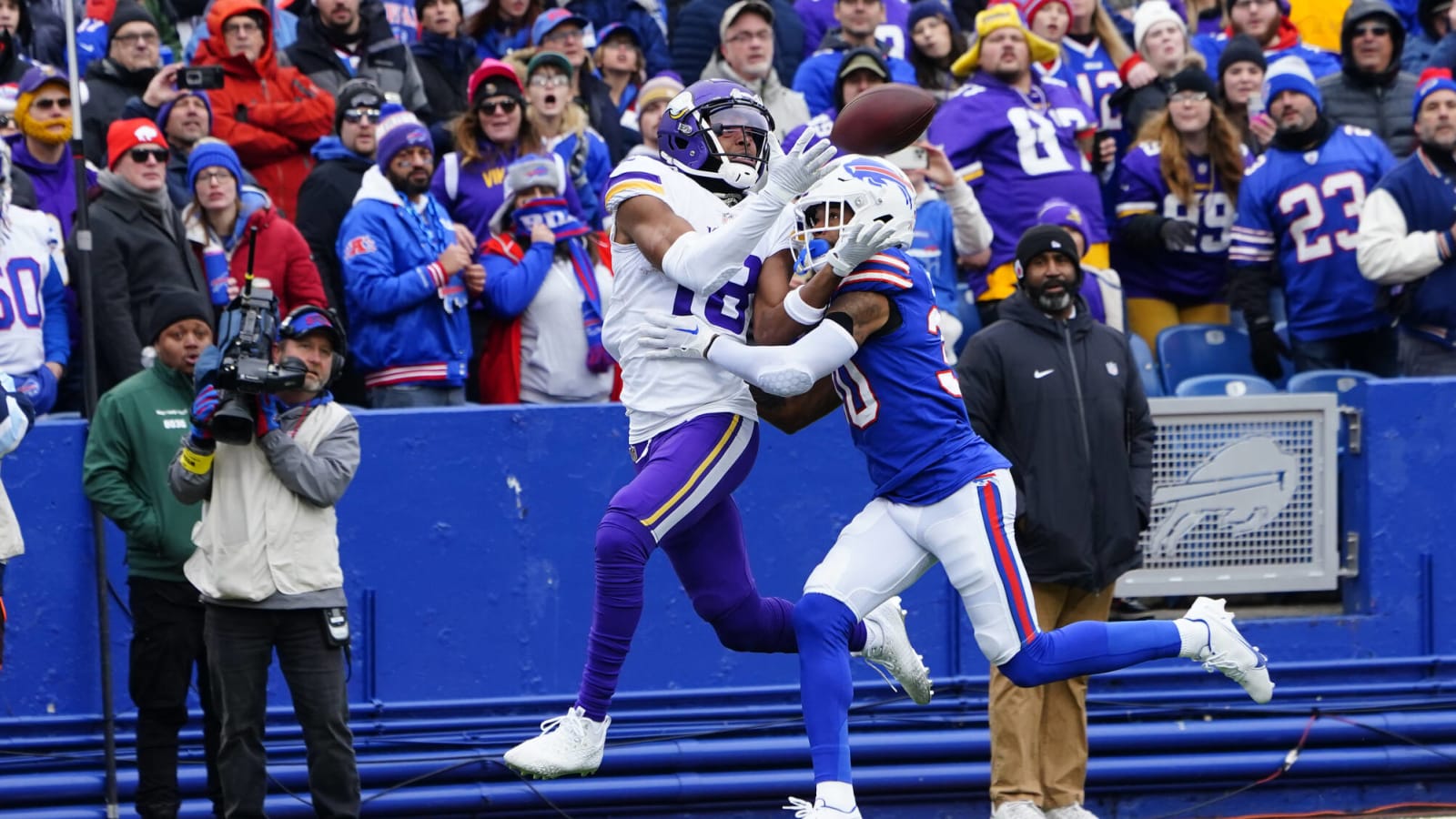 Vikings' Justin Jefferson Makes Amazing One-Handed Catch vs. Bills