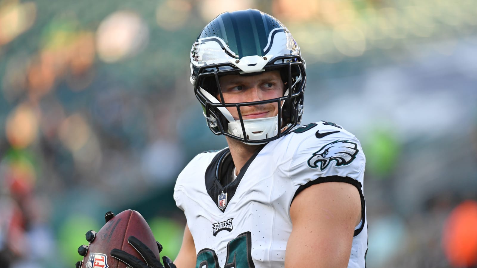 Watch: Eagles' Grant Calcaterra makes incredible one-handed grab