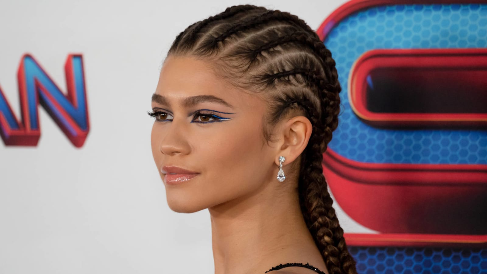 Zendaya defends 'Euphoria' Rue-Jules-Elliot love triangle in Season 2