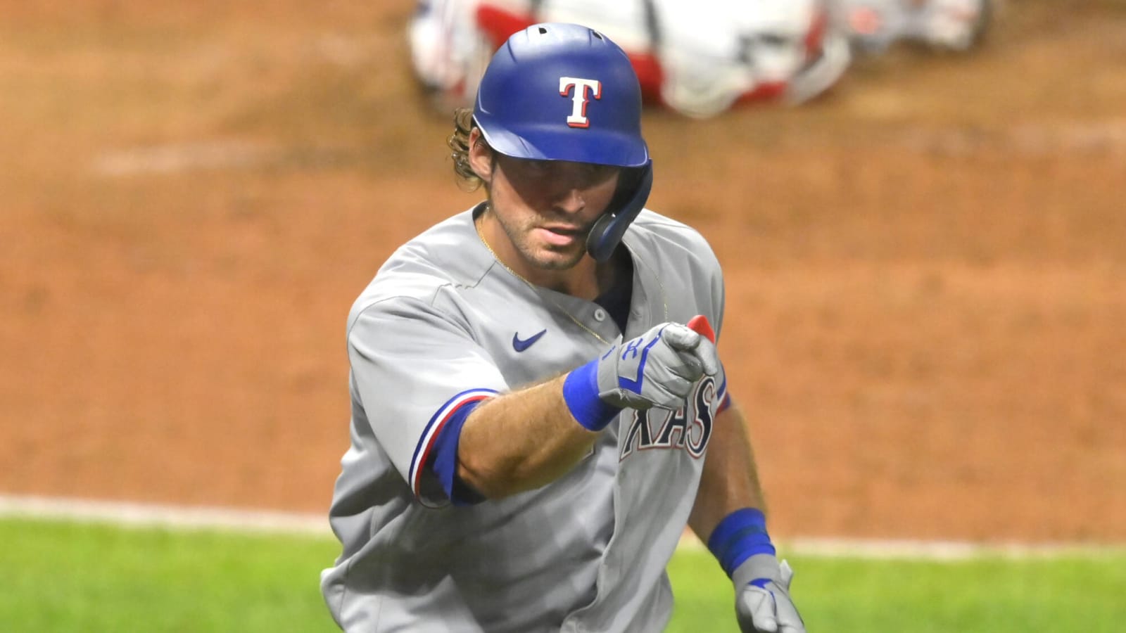 Rangers sign outfielder-turned pitcher to minors deal