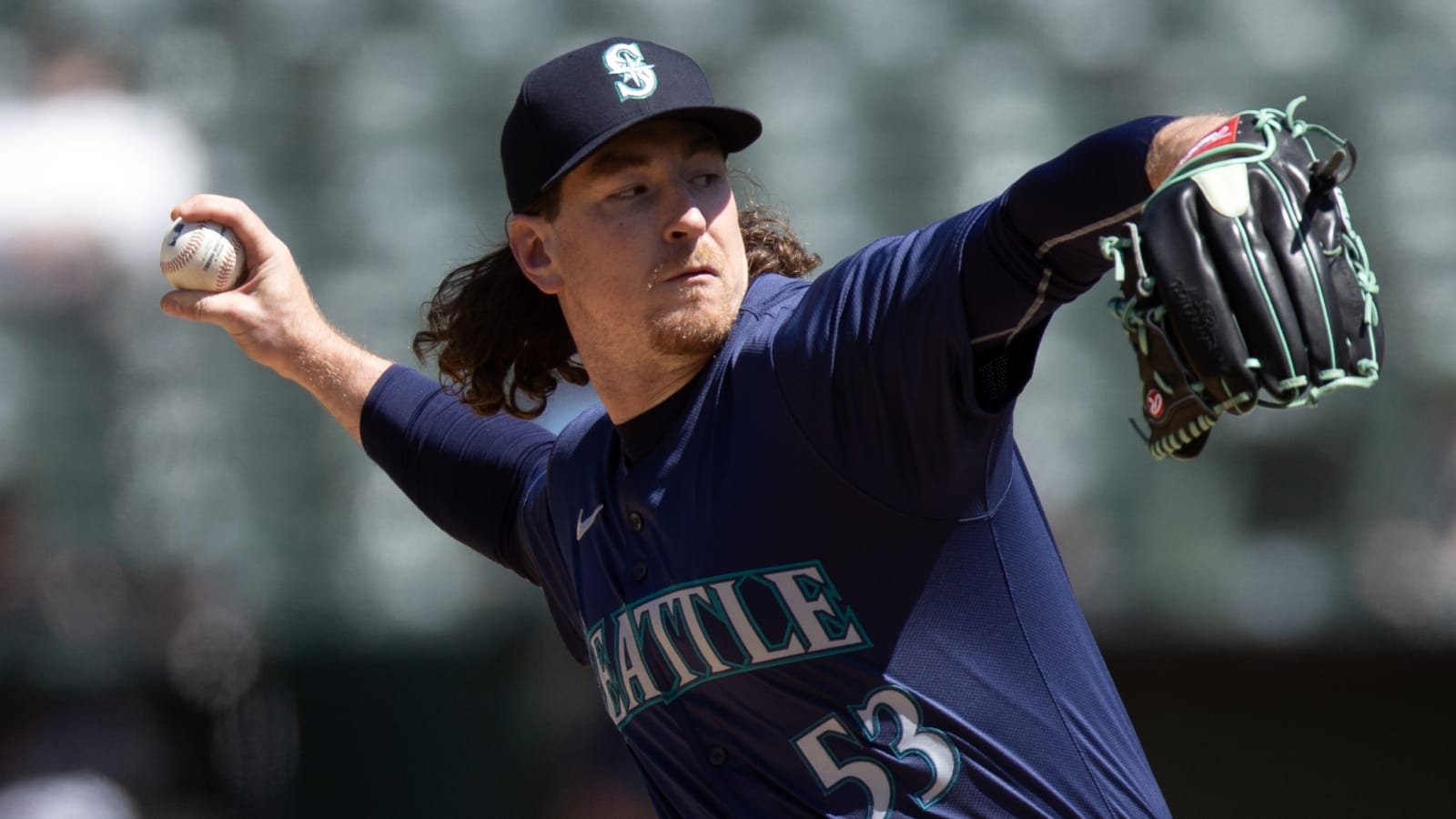 Angels acquire reliever from Giants