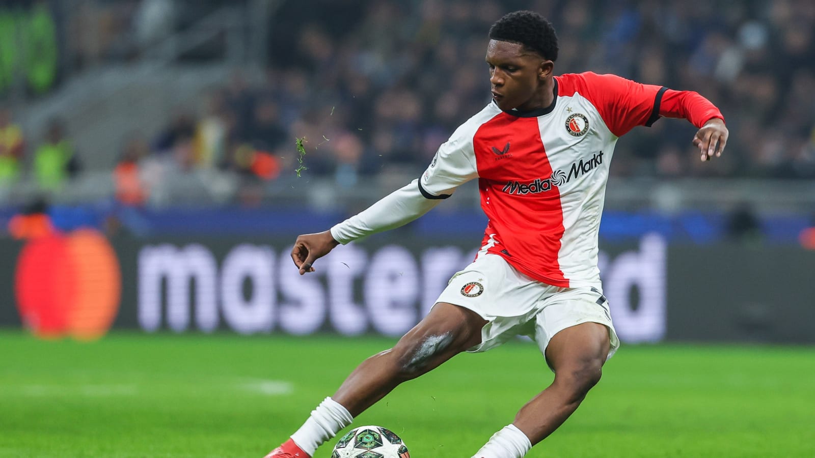 Barcelona’s Search for a New Right Back Leads to Givairo Read