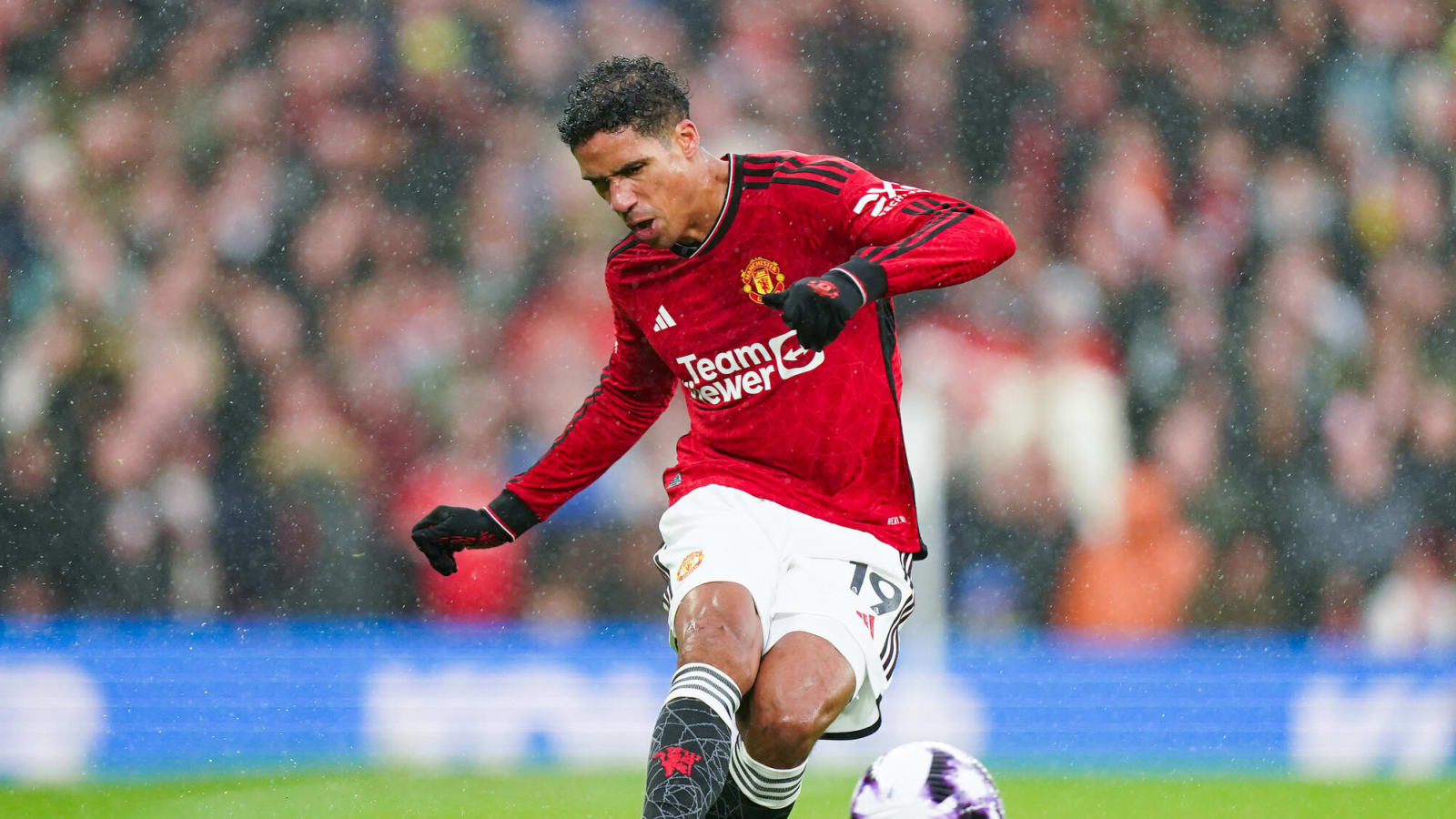 Real Madrid EYEING Raphael Varane and Casemiro return from Manchester United