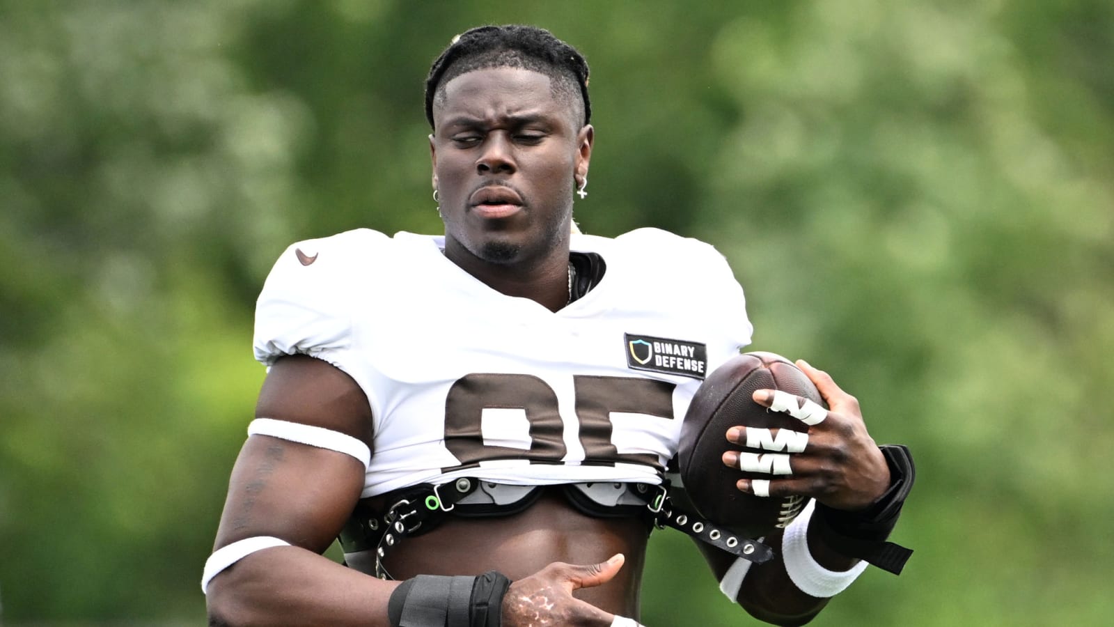 Browns host flurry of veteran tight ends following Njoku injury