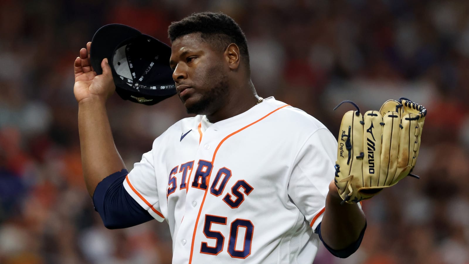 Astros reunite with reliever from World Series team