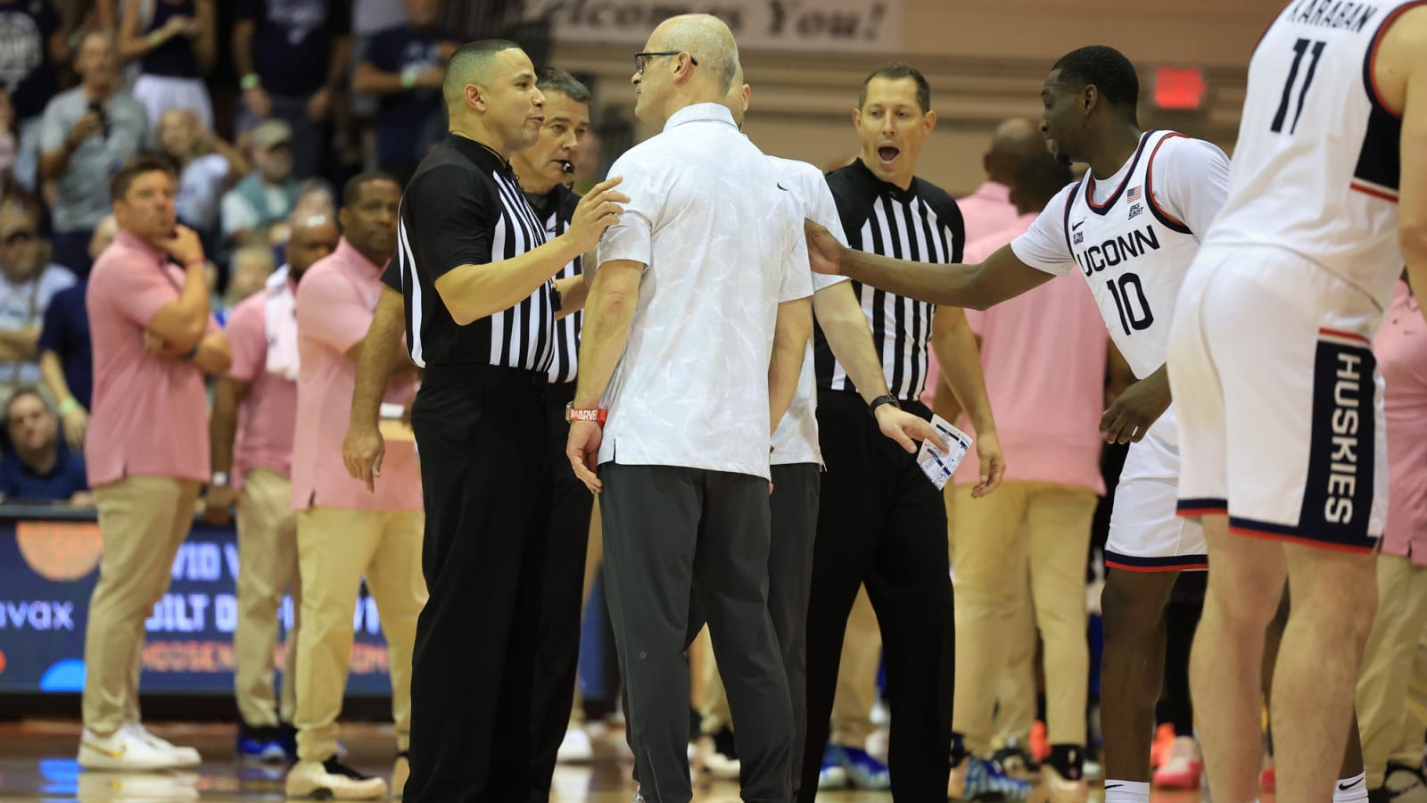 Dan Hurley costs UConn win with technical foul