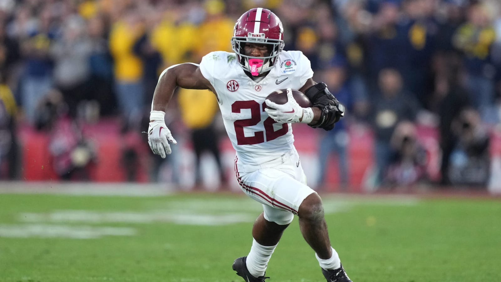 Justice Haynes leads Alabama running backs through practice