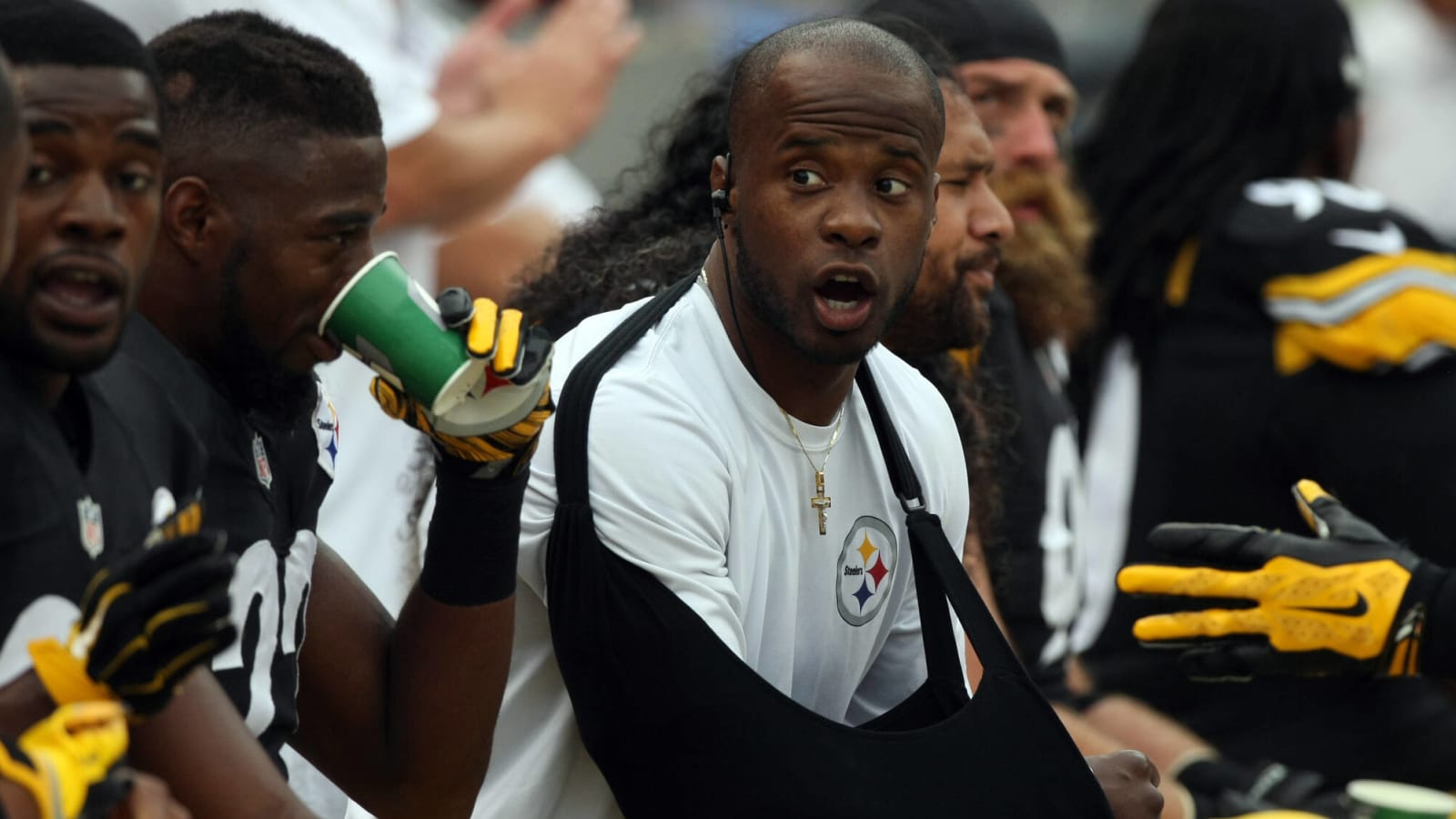 Steelers Scout Ike Taylor Runs Drills for Miami DBs at Pro Day