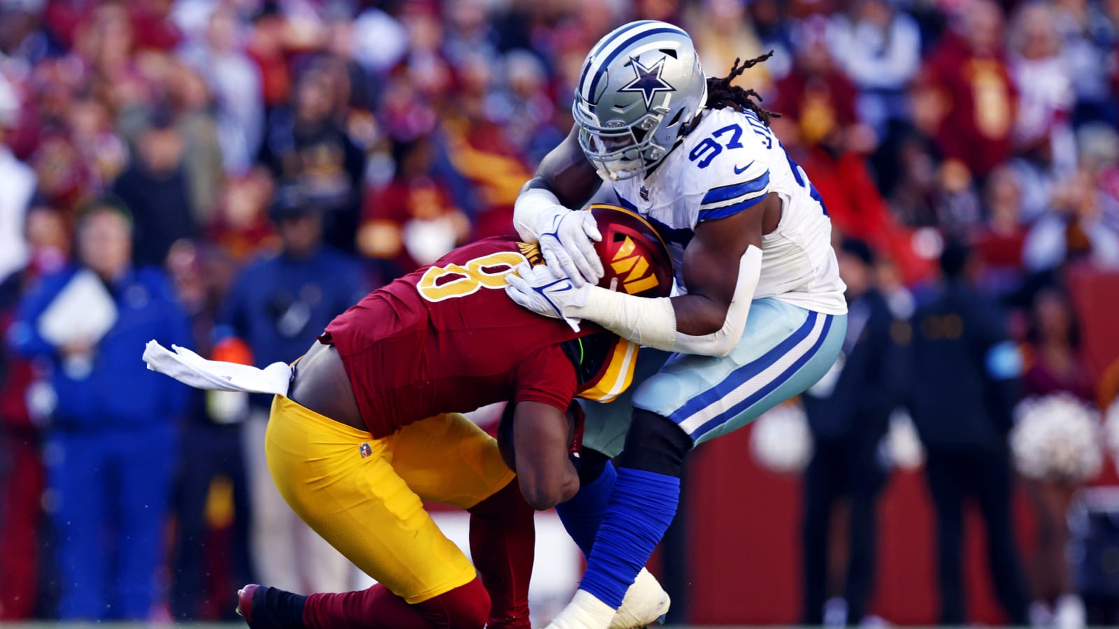 Cowboys decide which player to franchise tag