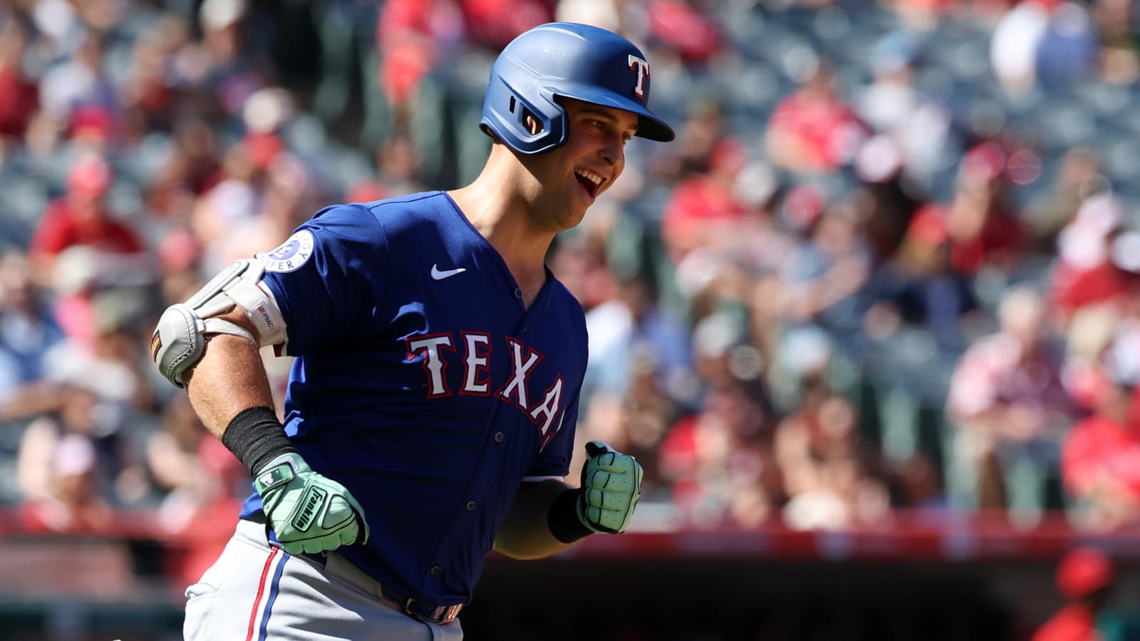 Nationals acquire Gold Glove-winning 1B from Rangers