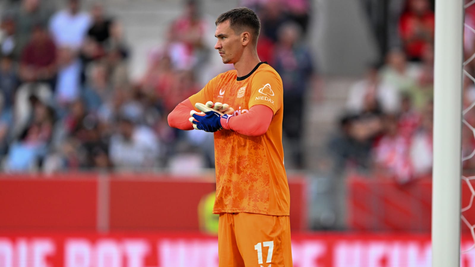 Bayer Leverkusen goalkeeper makes Manchester United admission