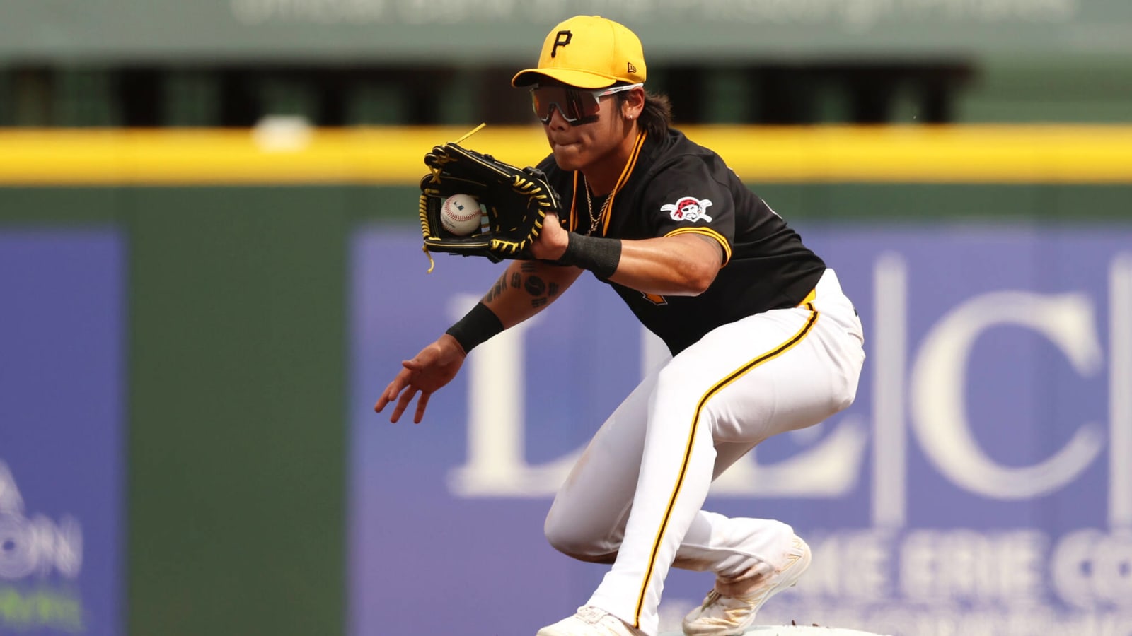 Pirates promote Bae from Class AAA Indianapolis