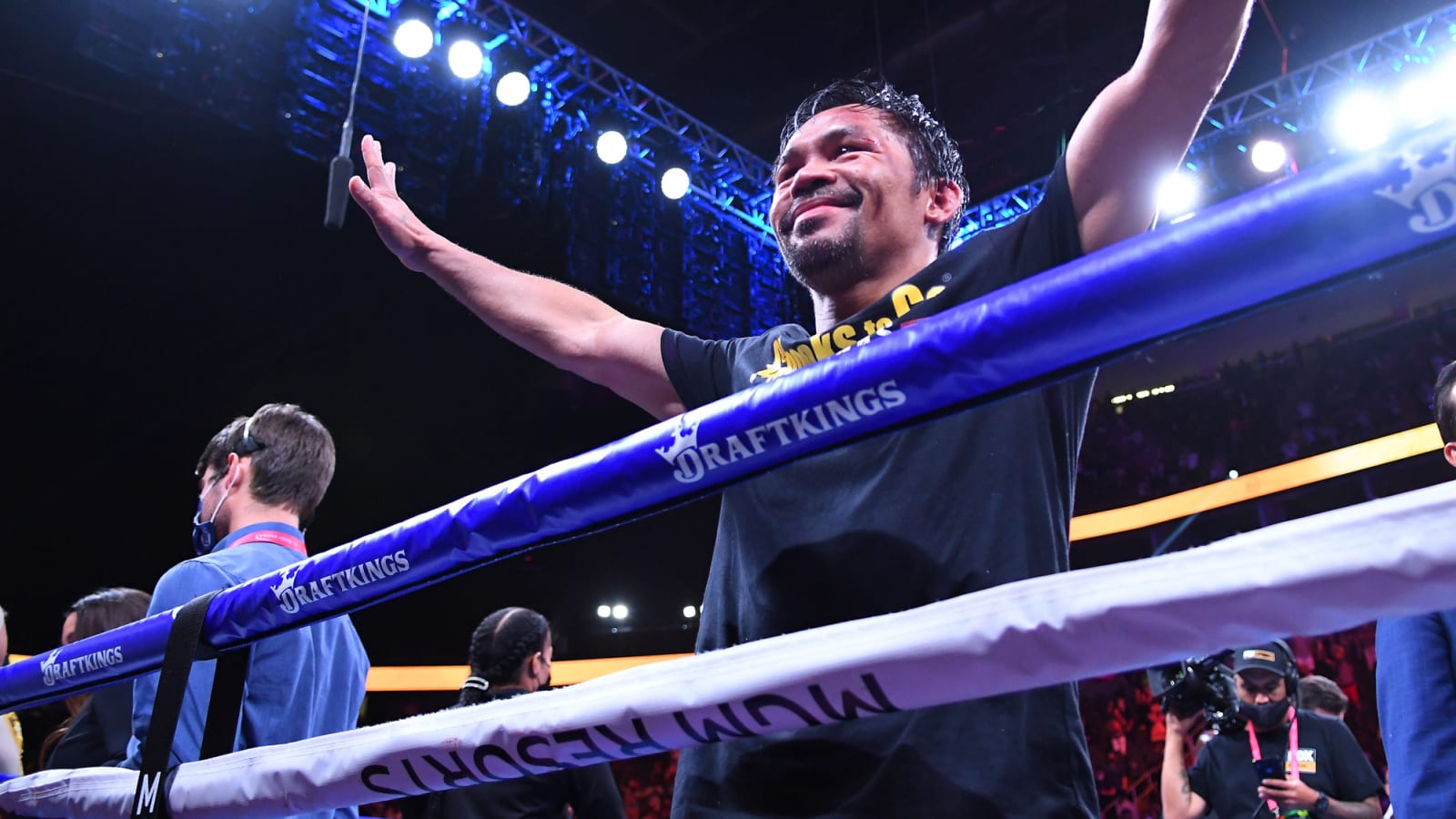 Pacquiao Shows His Blistering Hand Speed – ‘The Man Doesn’t Age’