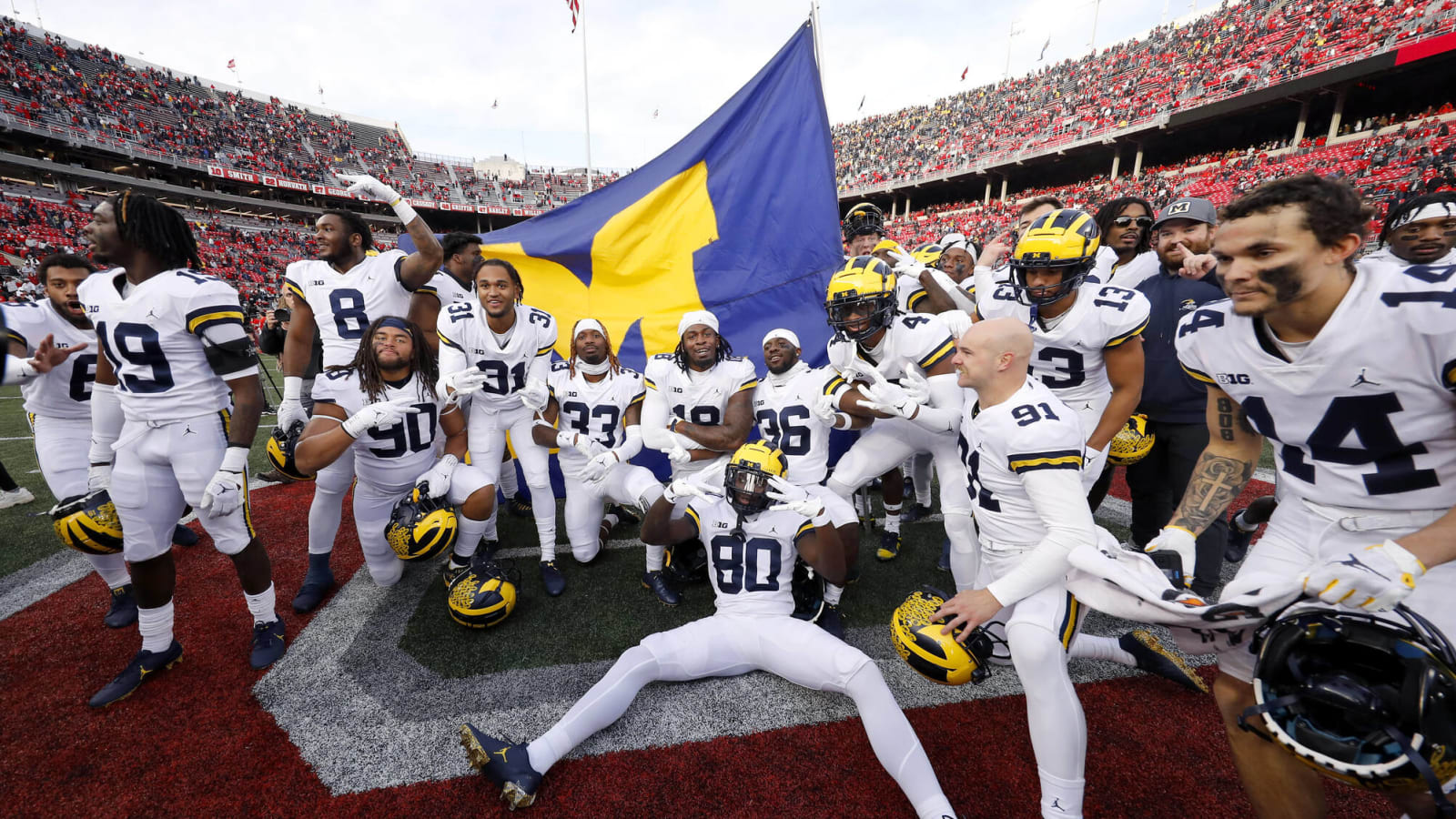 Michigan players break out disrespectful celebration