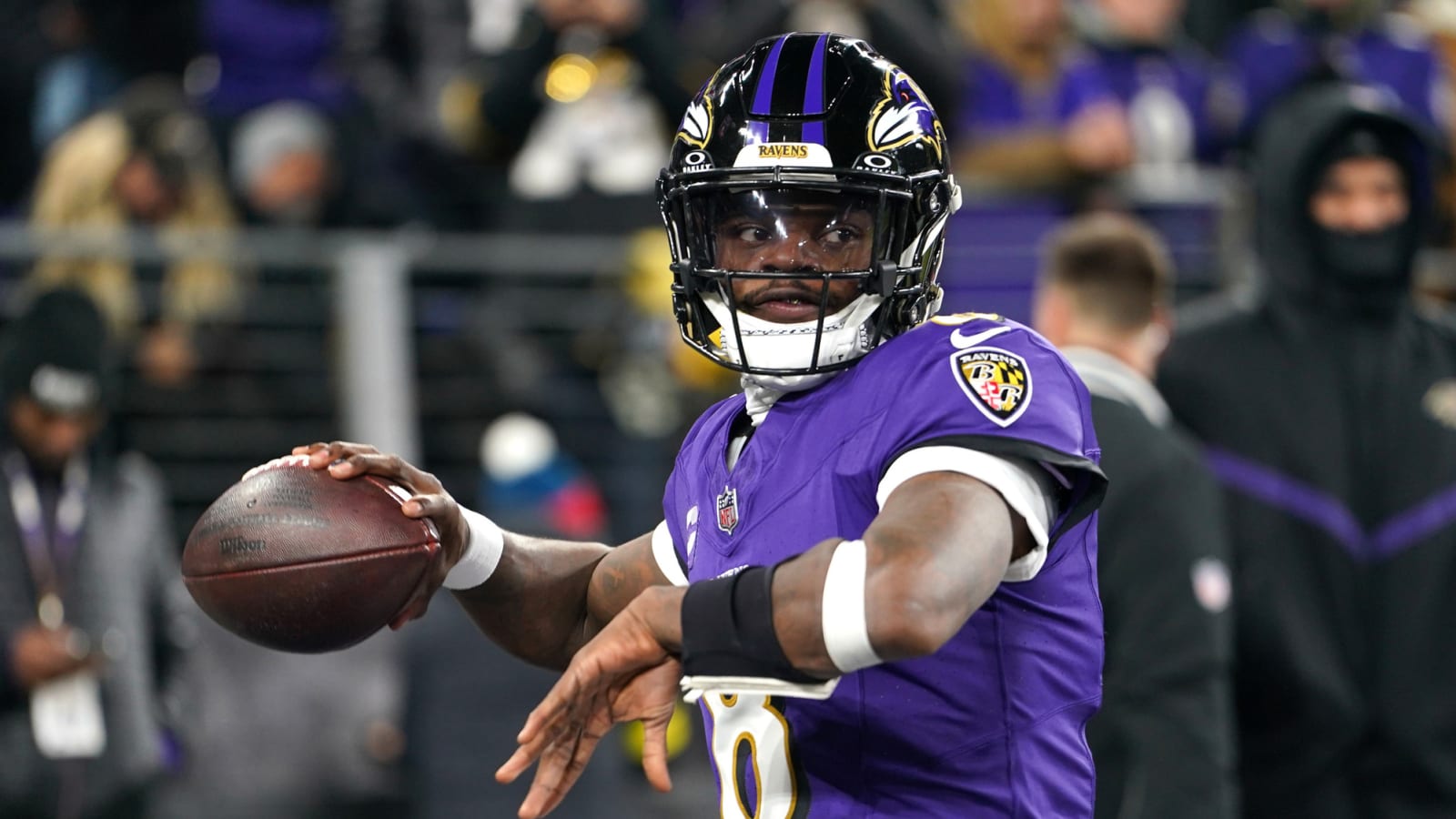 Lamar Jackson brushes aside possible change to deal with cold weather