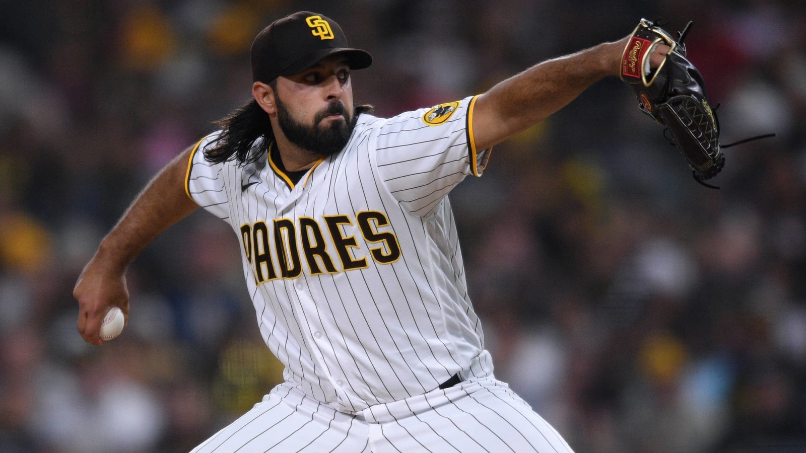 Padres P Nabil Crismatt forced to change gloves vs. Angels