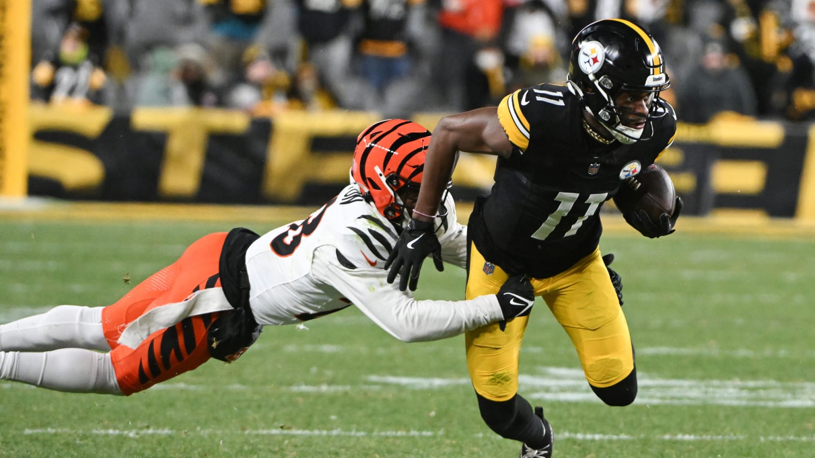 Tennessee Titans-Wide Receiver Van Jefferson Agree On 1-Year Deal