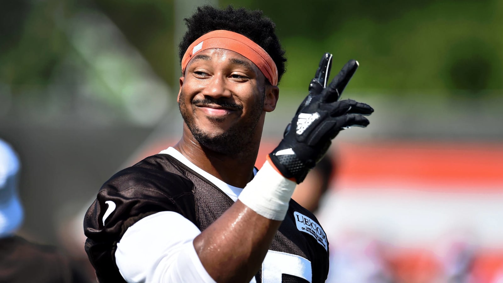 Ravens, Browns players trade barbs after Myles Garrett's record extension