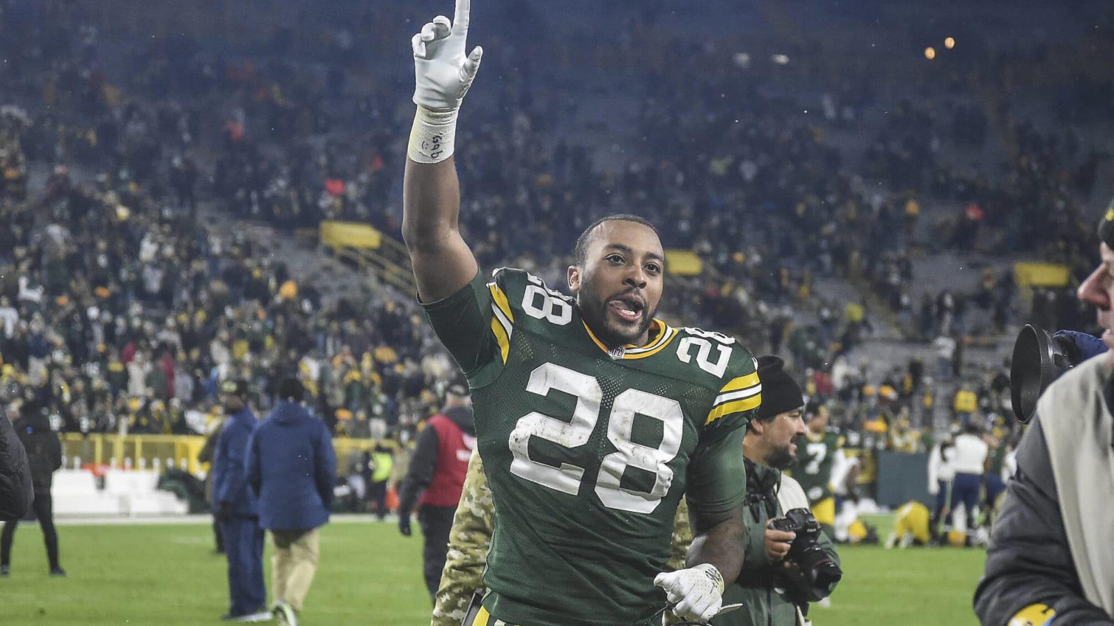 Packers running back AJ Dillon surprises cancer patients at Bellin