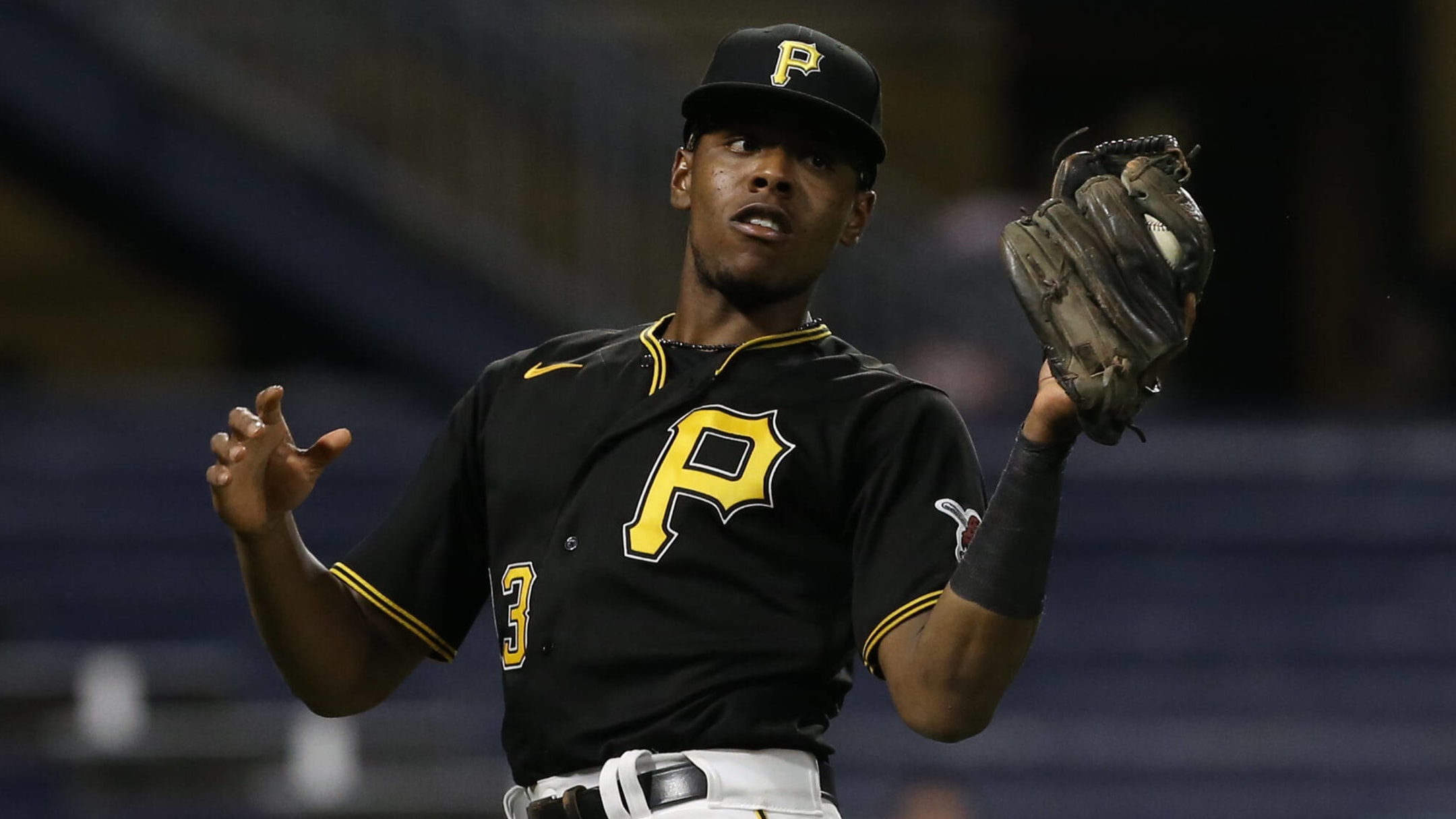 Pirates 3B Ke'Bryan Hayes exits game with injury after agreeing to  team-record $70 million extension