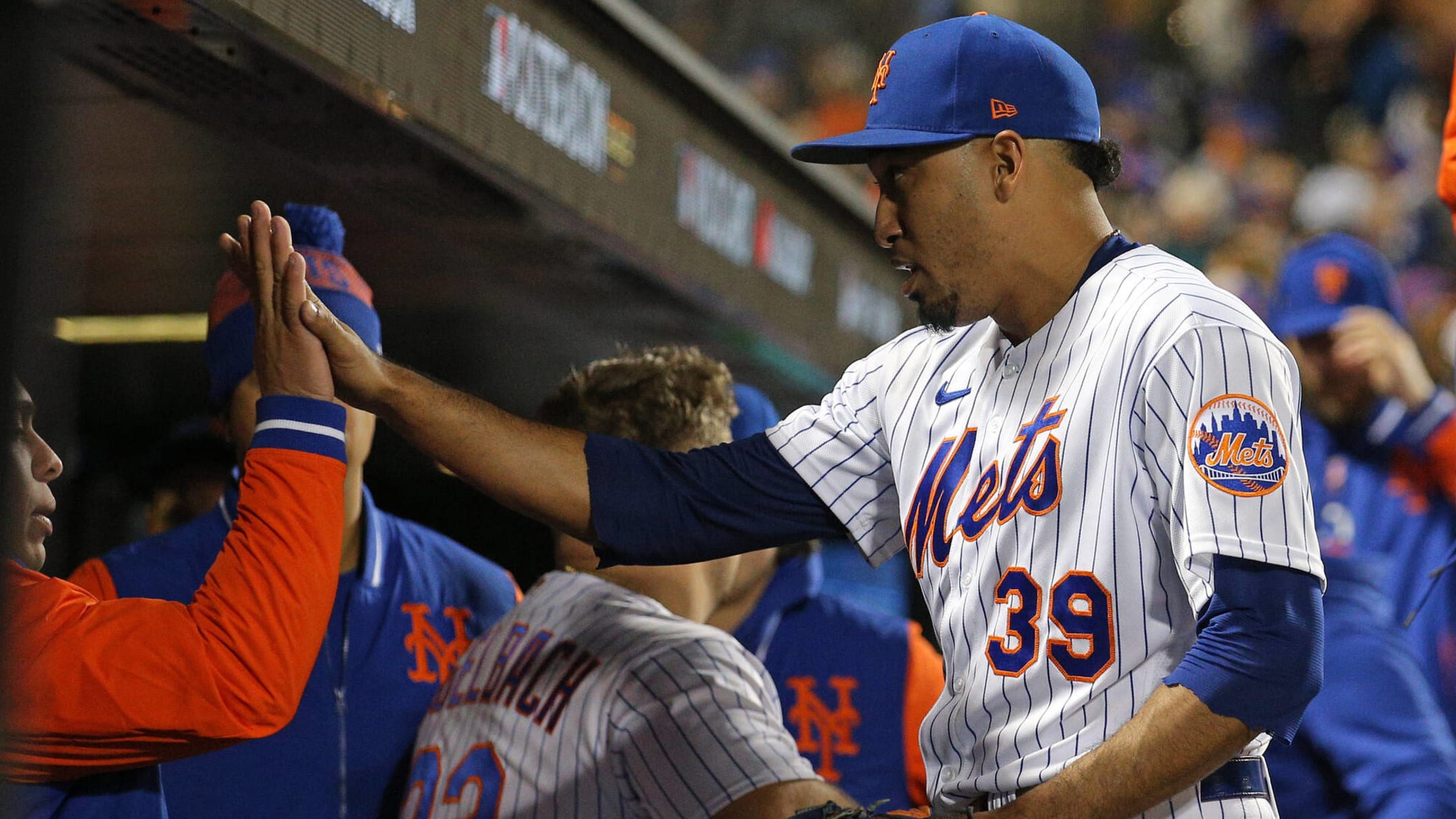 Edwin Diaz reportedly gets record-breaking extension from Mets