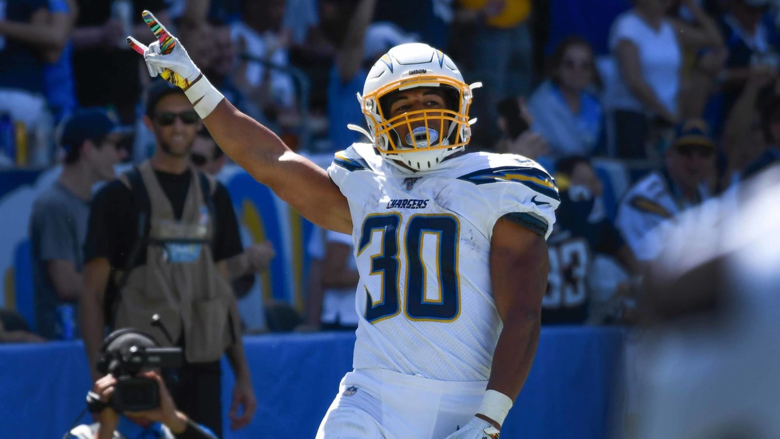 Chargers star Austin Ekeler takes fans on virtual tour of gorgeous SoFi Stadium