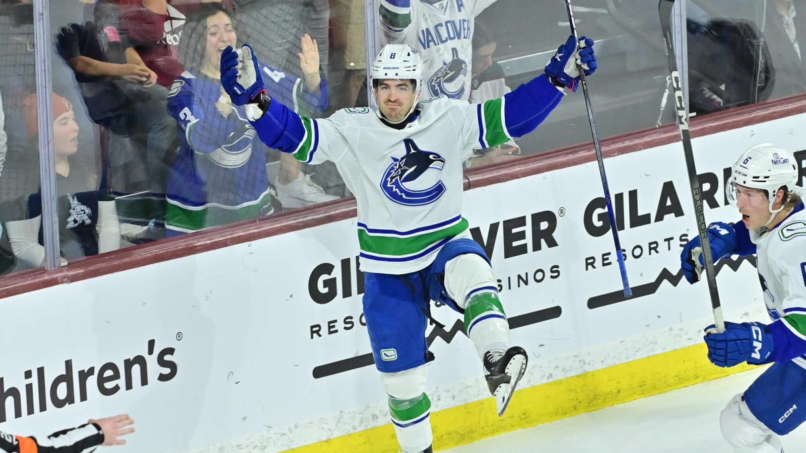 Conor Garland scores late game-winner, Canucks beat Coyotes 2-1