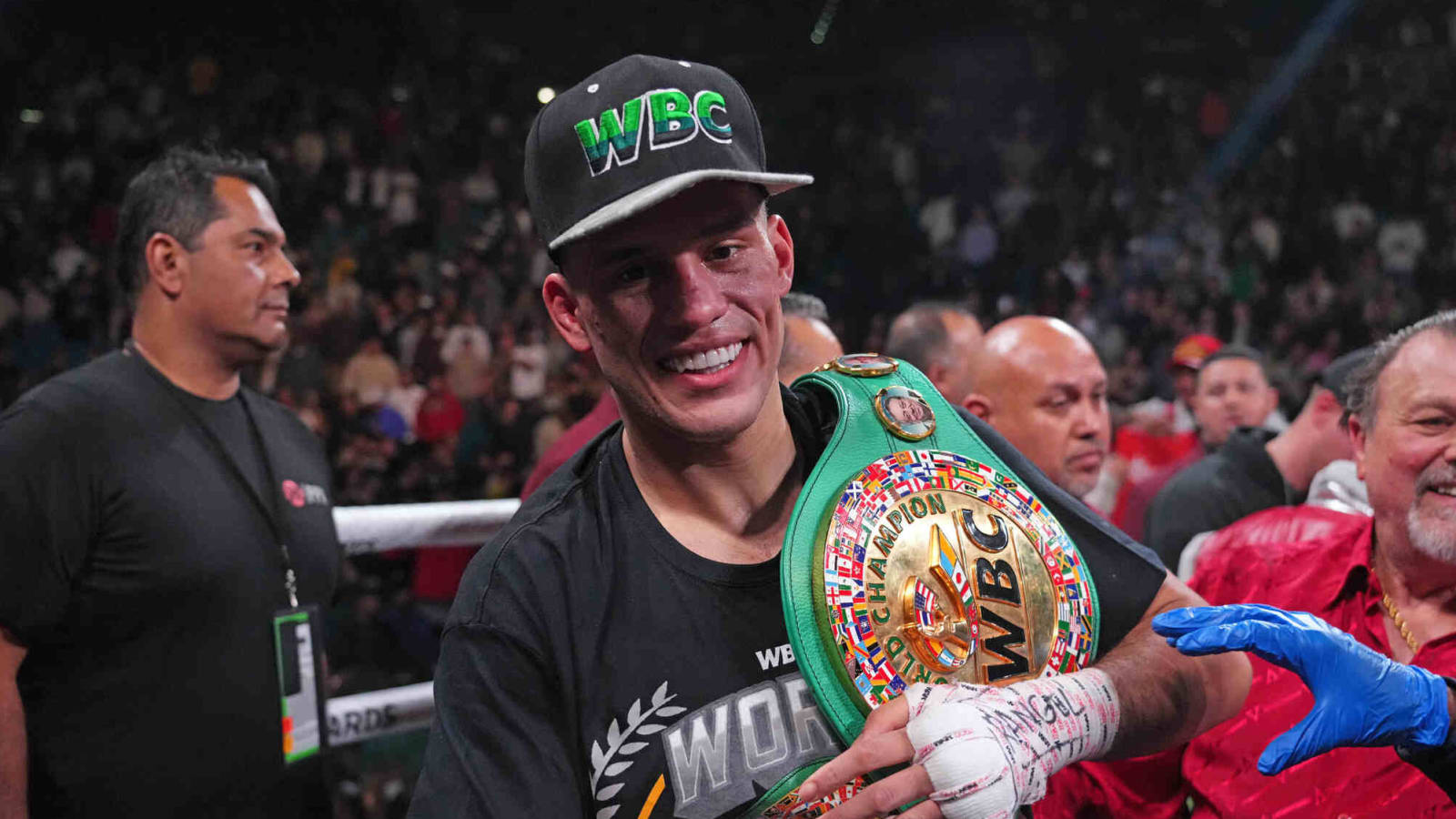 David Benavidez Wins Easily
