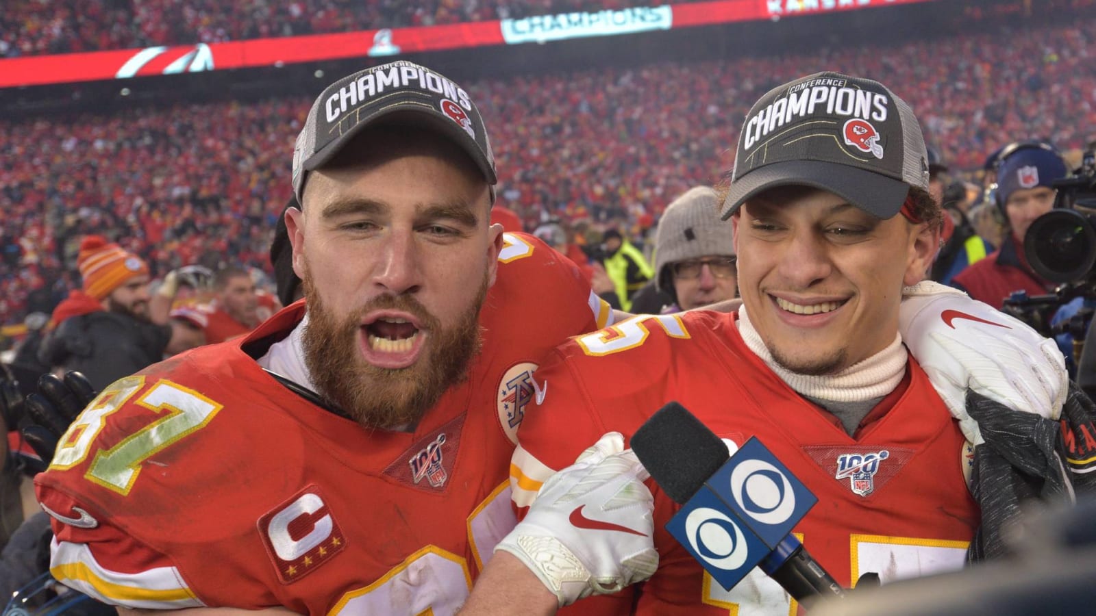 Patrick Mahomes reacts to Travis Kelce signing contract extension