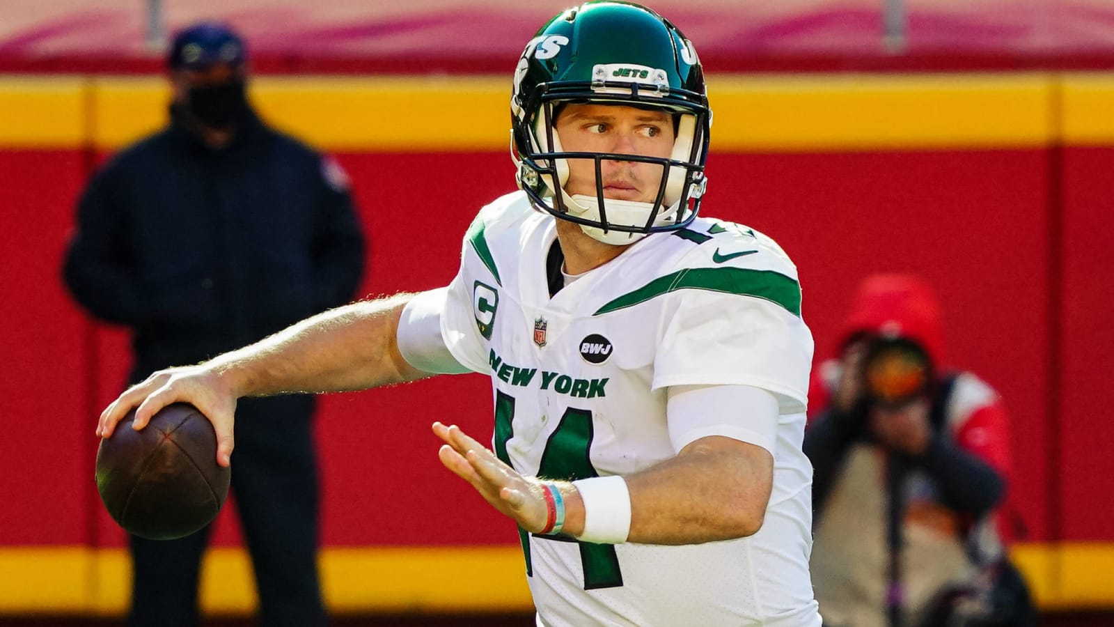 Darnold returns to practice, hopes to play vs. Dolphins