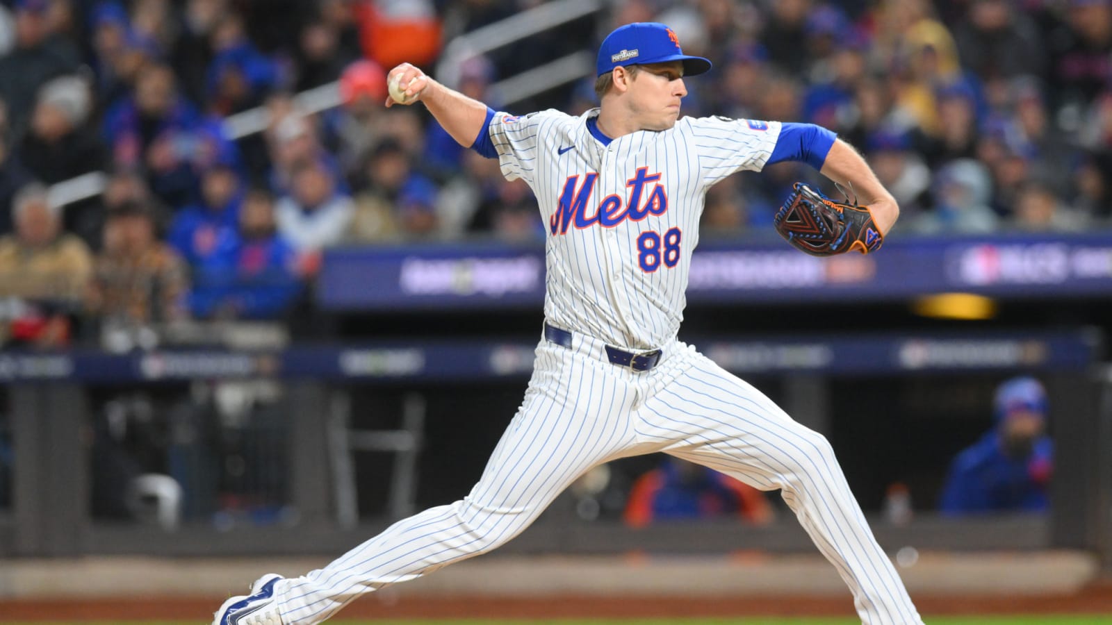 Cardinals sign Phil Maton