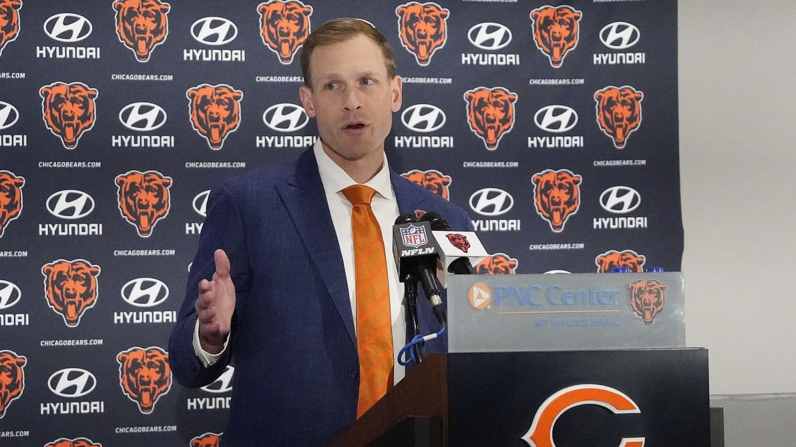 Chicago Bears hiring versatile veteran offensive line coach